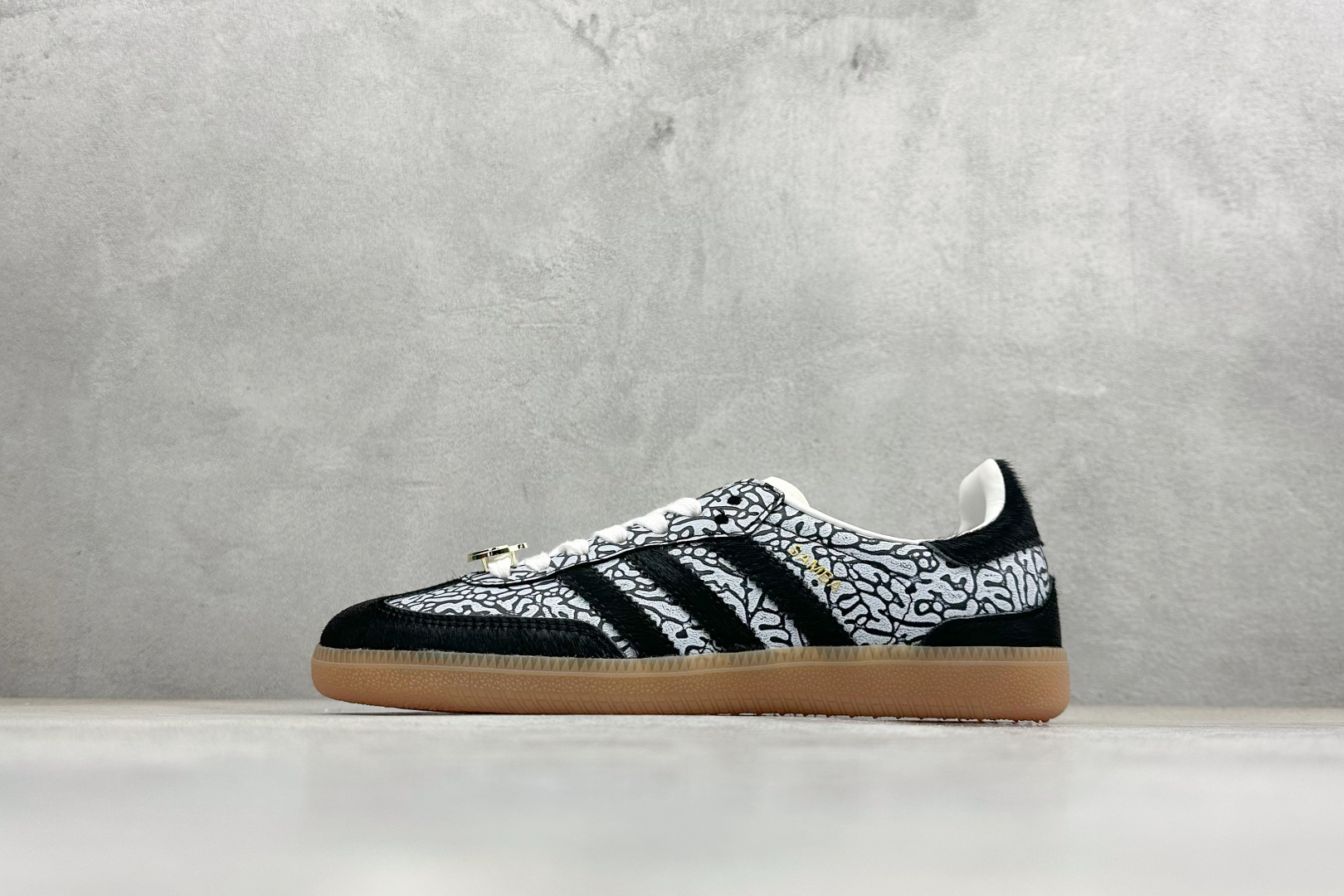 180 HZ版Adidas Originals Samba 阿迪达斯三叶草 桑巴舞系列绅士德训足球风百搭低帮休闲运动板鞋 JR8742-Chinese UA Cheap High Quatity Brand Clothes Bags handbags Sneakers wholesale wholesaler seller from China Factory suppliers Fashion Clothing Shoes best Quality Beautiful Price 180 HZ版Adidas Originals Samba 阿迪达斯三叶草 桑巴舞系列绅士德训足球风百搭低帮休闲运动板鞋 JR8742