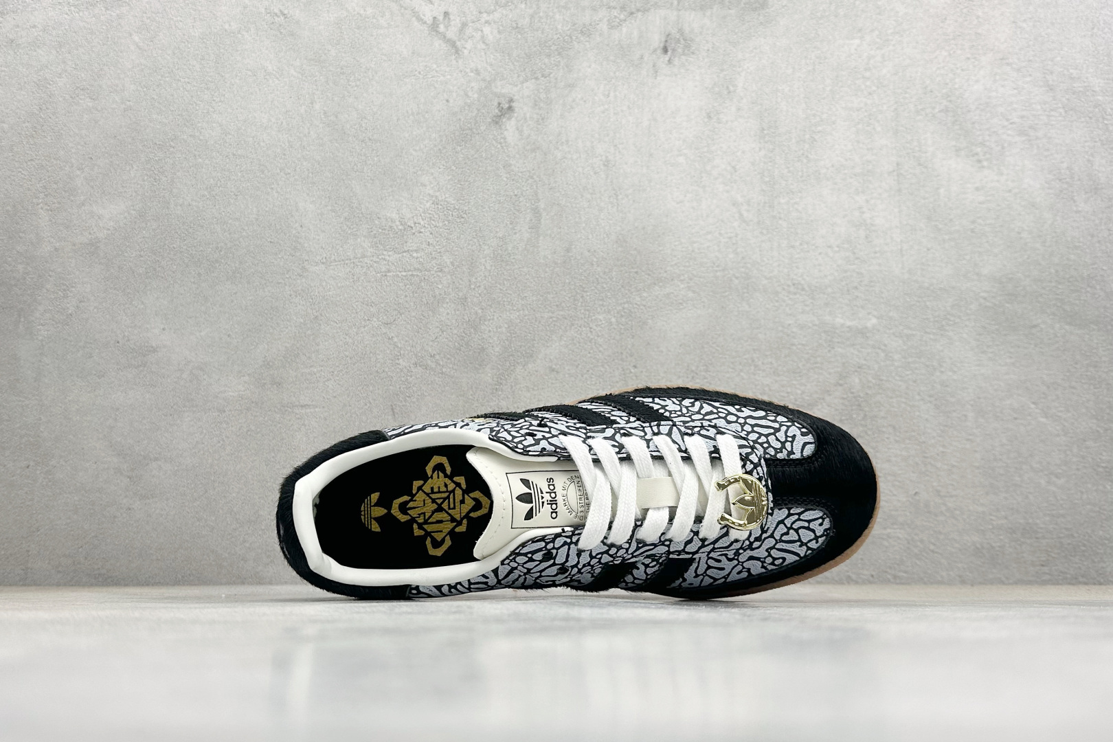 180 HZ版Adidas Originals Samba 阿迪达斯三叶草 桑巴舞系列绅士德训足球风百搭低帮休闲运动板鞋 JR8742-Chinese UA Cheap High Quatity Brand Clothes Bags handbags Sneakers wholesale wholesaler seller from China Factory suppliers Fashion Clothing Shoes best Quality Beautiful Price 180 HZ版Adidas Originals Samba 阿迪达斯三叶草 桑巴舞系列绅士德训足球风百搭低帮休闲运动板鞋 JR8742