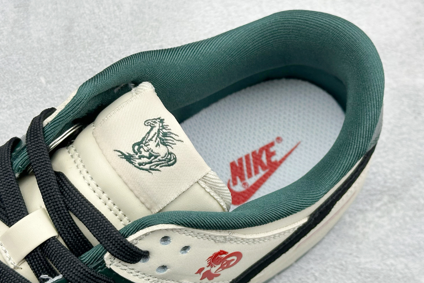 280 SC版Nike SB Dunk Low 马年限定 苔绿奶杏 高端定制 低帮休闲板鞋 NH0601-483-Chinese UA Cheap High Quatity Brand Clothes Bags handbags Sneakers wholesale wholesaler seller from China Factory suppliers Fashion Clothing Shoes best Quality Beautiful Price 280 SC版Nike SB Dunk Low 马年限定 苔绿奶杏 高端定制 低帮休闲板鞋 NH0601-483