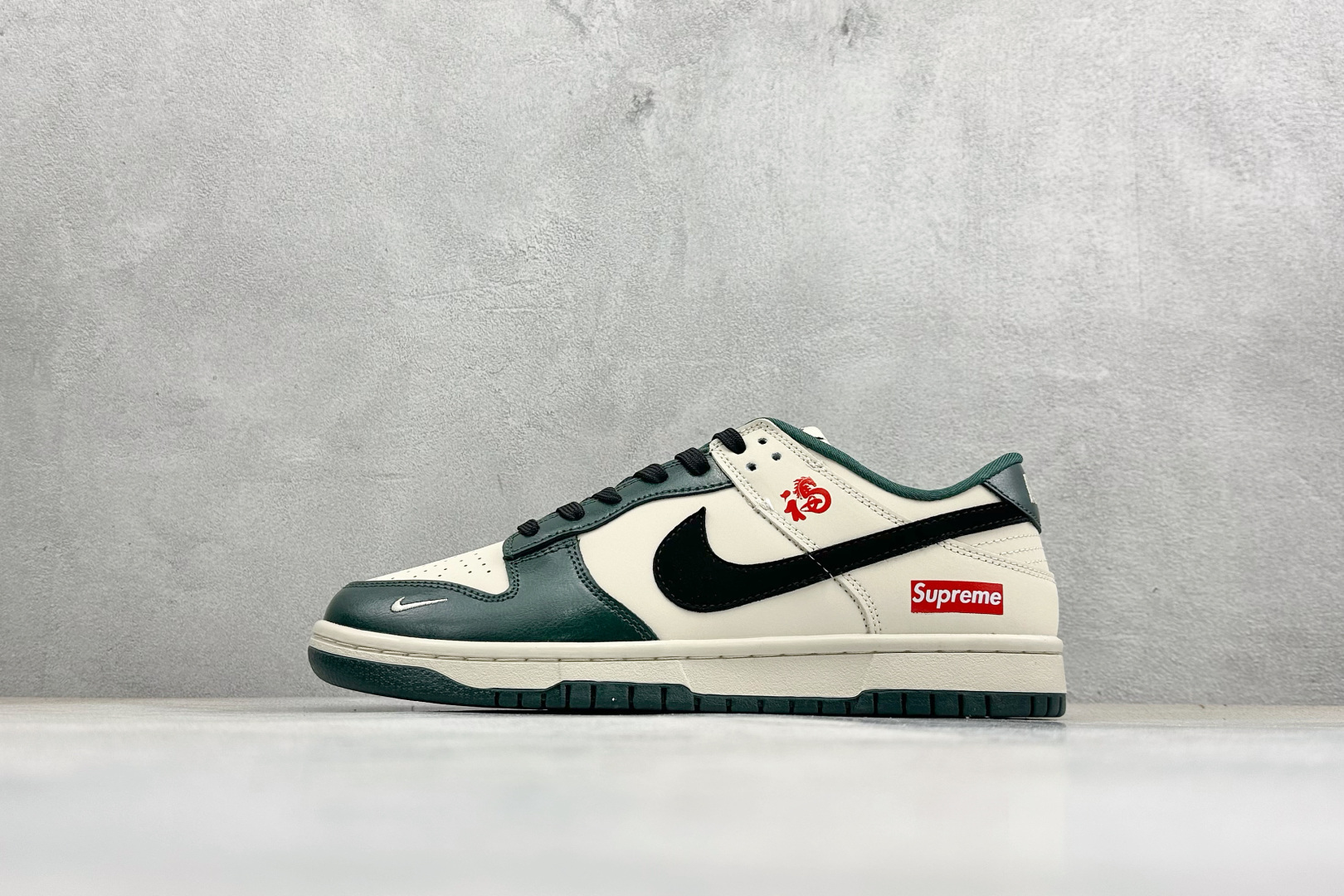 280 SC版Nike SB Dunk Low 马年限定 苔绿奶杏 高端定制 低帮休闲板鞋 NH0601-483-Chinese UA Cheap High Quatity Brand Clothes Bags handbags Sneakers wholesale wholesaler seller from China Factory suppliers Fashion Clothing Shoes best Quality Beautiful Price 280 SC版Nike SB Dunk Low 马年限定 苔绿奶杏 高端定制 低帮休闲板鞋 NH0601-483