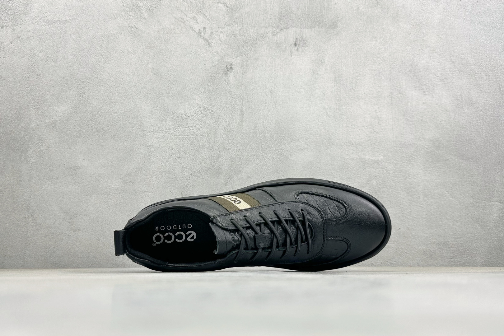 300 Ecco爱步 柔酷8号健步系列休闲板鞋 583207-01001-Chinese UA Cheap High Quatity Brand Clothes Bags handbags Sneakers wholesale wholesaler seller from China Factory suppliers Fashion Clothing Shoes best Quality Beautiful Price 300 Ecco爱步 柔酷8号健步系列休闲板鞋 583207-01001
