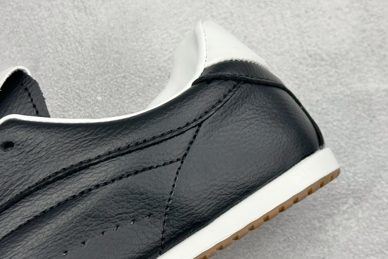 170 Alo Yoga Sunset Sneaker 徳训生活休闲鞋 A0891U-Chinese UA Cheap High Quatity Brand Clothes Bags handbags Sneakers wholesale wholesaler seller from China Factory suppliers Fashion Clothing Shoes best Quality Beautiful Price 170 Alo Yoga Sunset Sneaker 徳训生活休闲鞋 A0891U