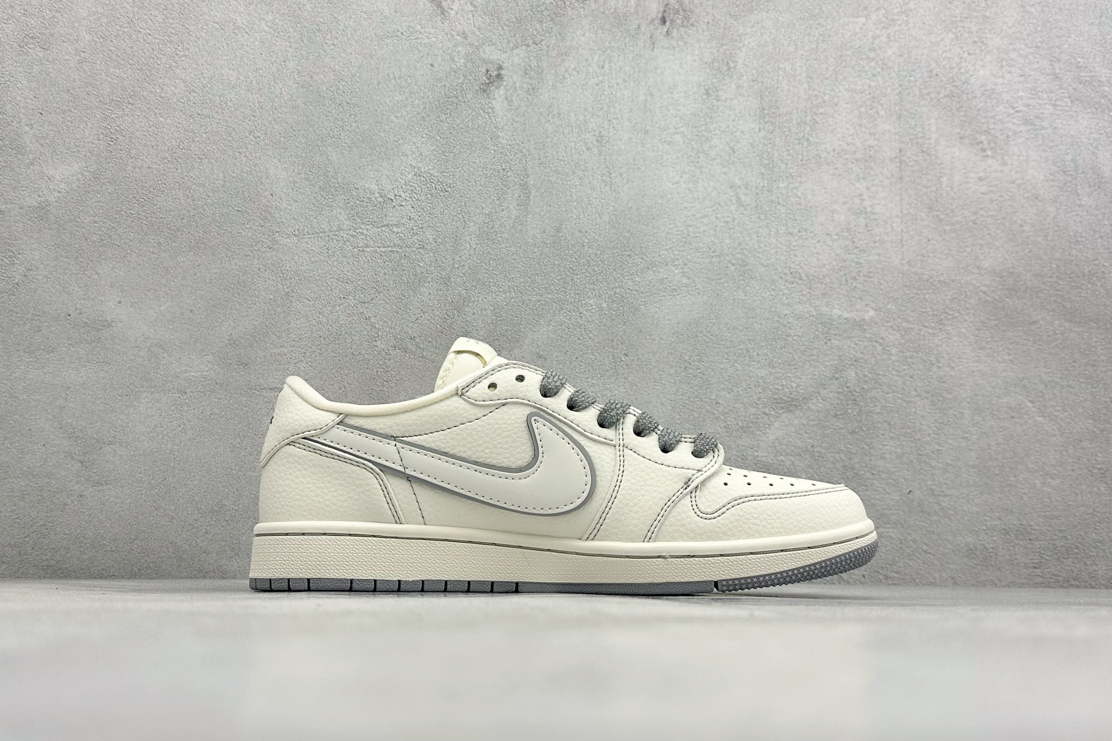 Travis Scott x Fragment Design x Air Jordan 1 Low SP AJ1 乔1联名款 低帮文化休闲板鞋 HH7518-085