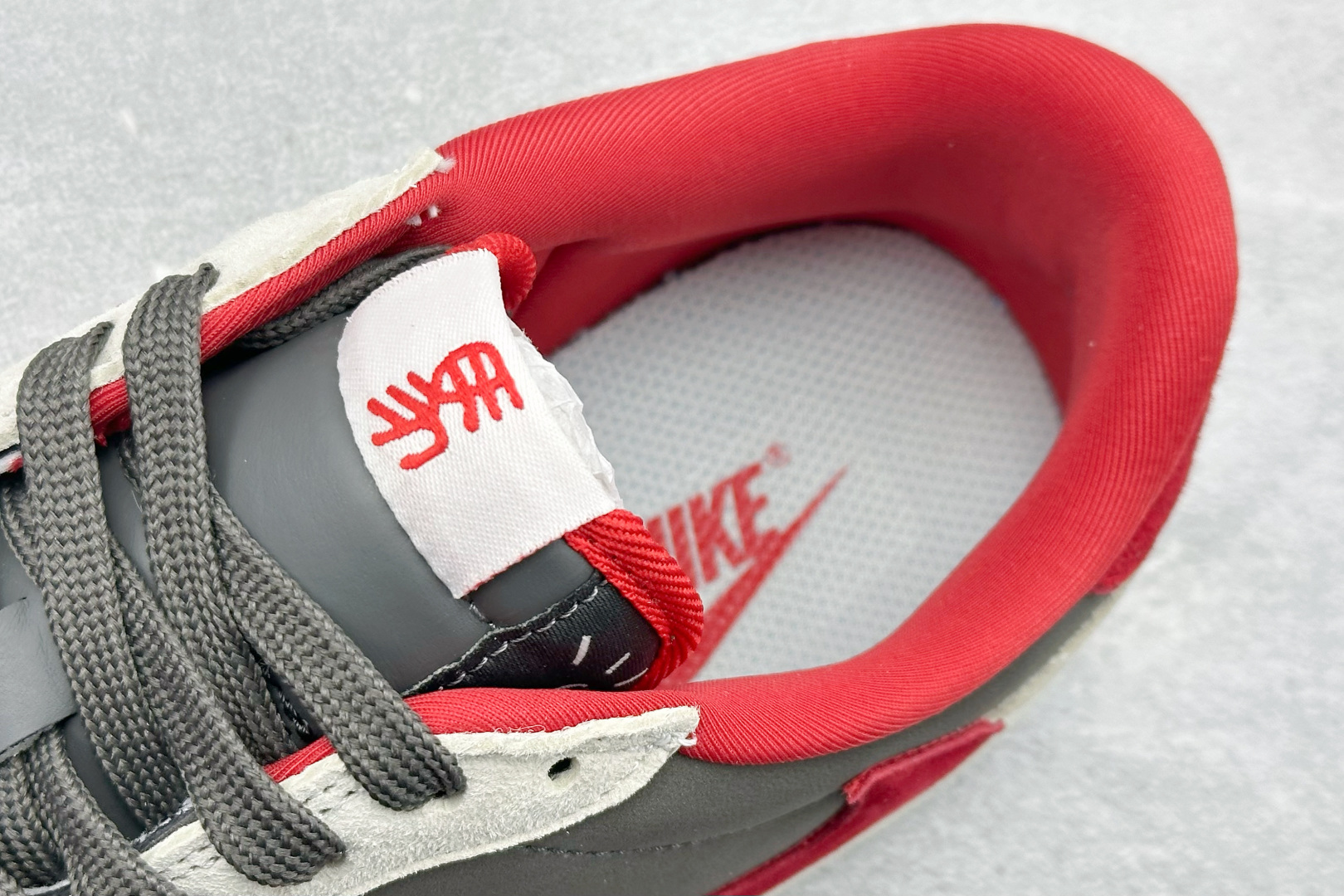 280 Travis Scott x Jordan 1 Low “马年限定-白灰红” 倒勾低帮休闲版本 YF9511-501