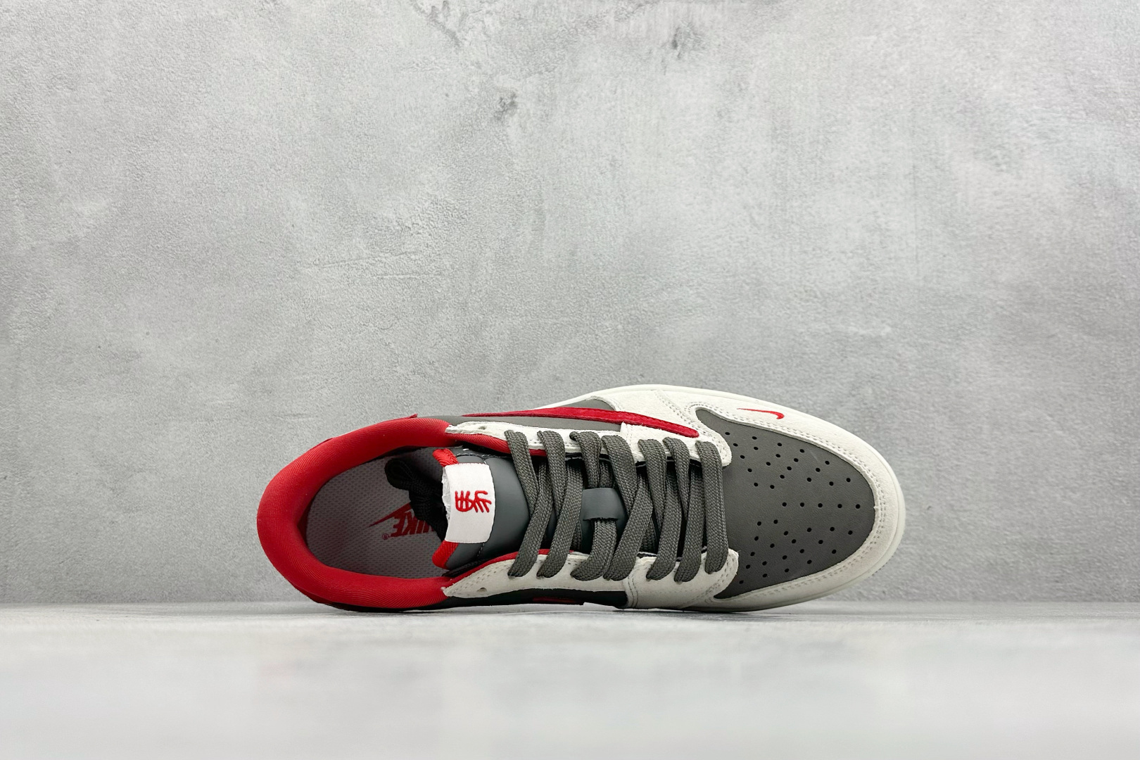 280 Travis Scott x Jordan 1 Low “马年限定-白灰红” 倒勾低帮休闲版本 YF9511-501