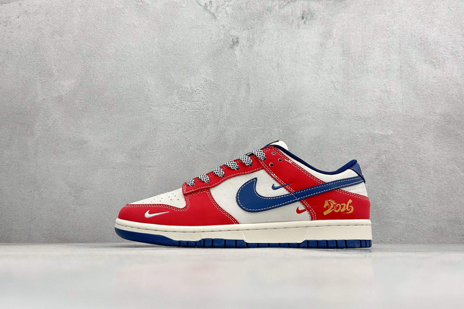 260 Nike Dunk Low Retro 马年限定 周年高端定制 低帮休闲板鞋 LX1988-817-Chinese UA Cheap High Quatity Brand Clothes Bags handbags Sneakers wholesale wholesaler seller from China Factory suppliers Fashion Clothing Shoes best Quality Beautiful Price 260 Nike Dunk Low Retro 马年限定 周年高端定制 低帮休闲板鞋 LX1988-817