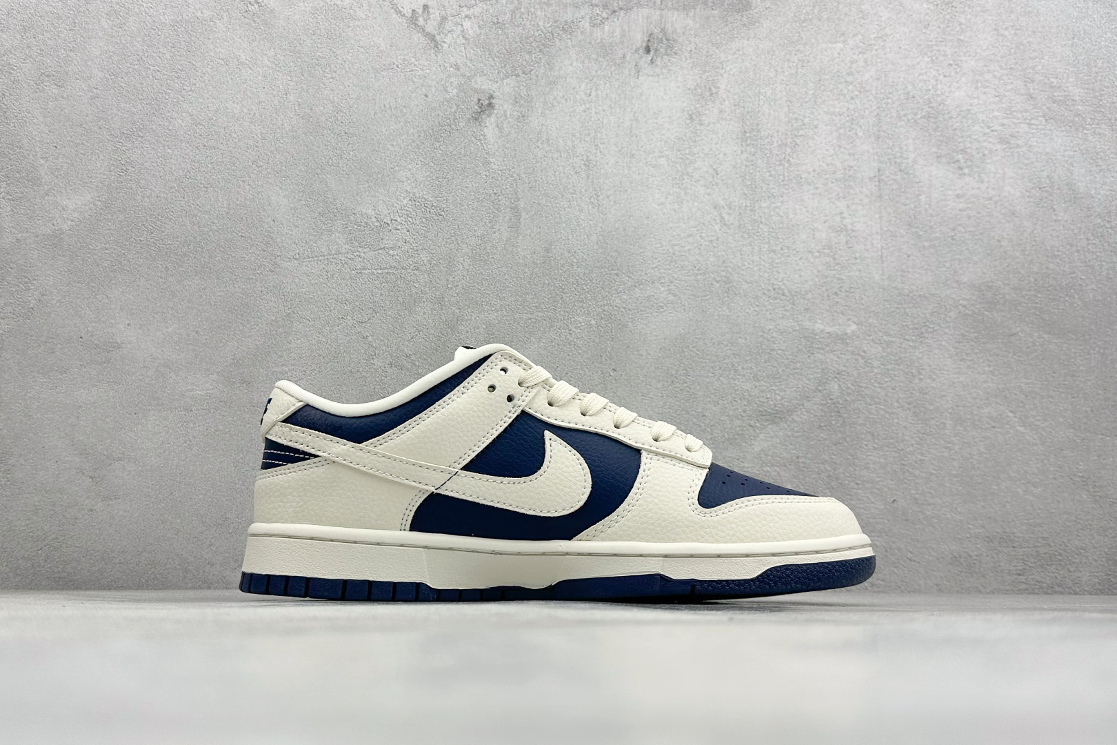 280 Nike SB Dunk Low“暴力熊联名限定------白藏蓝” #高端定制 低帮休闲板鞋 TX1688-012-Chinese UA Cheap High Quatity Brand Clothes Bags handbags Sneakers wholesale wholesaler seller from China Factory suppliers Fashion Clothing Shoes best Quality Beautiful Price 280 Nike SB Dunk Low“暴力熊联名限定------白藏蓝” #高端定制 低帮休闲板鞋 TX1688-012