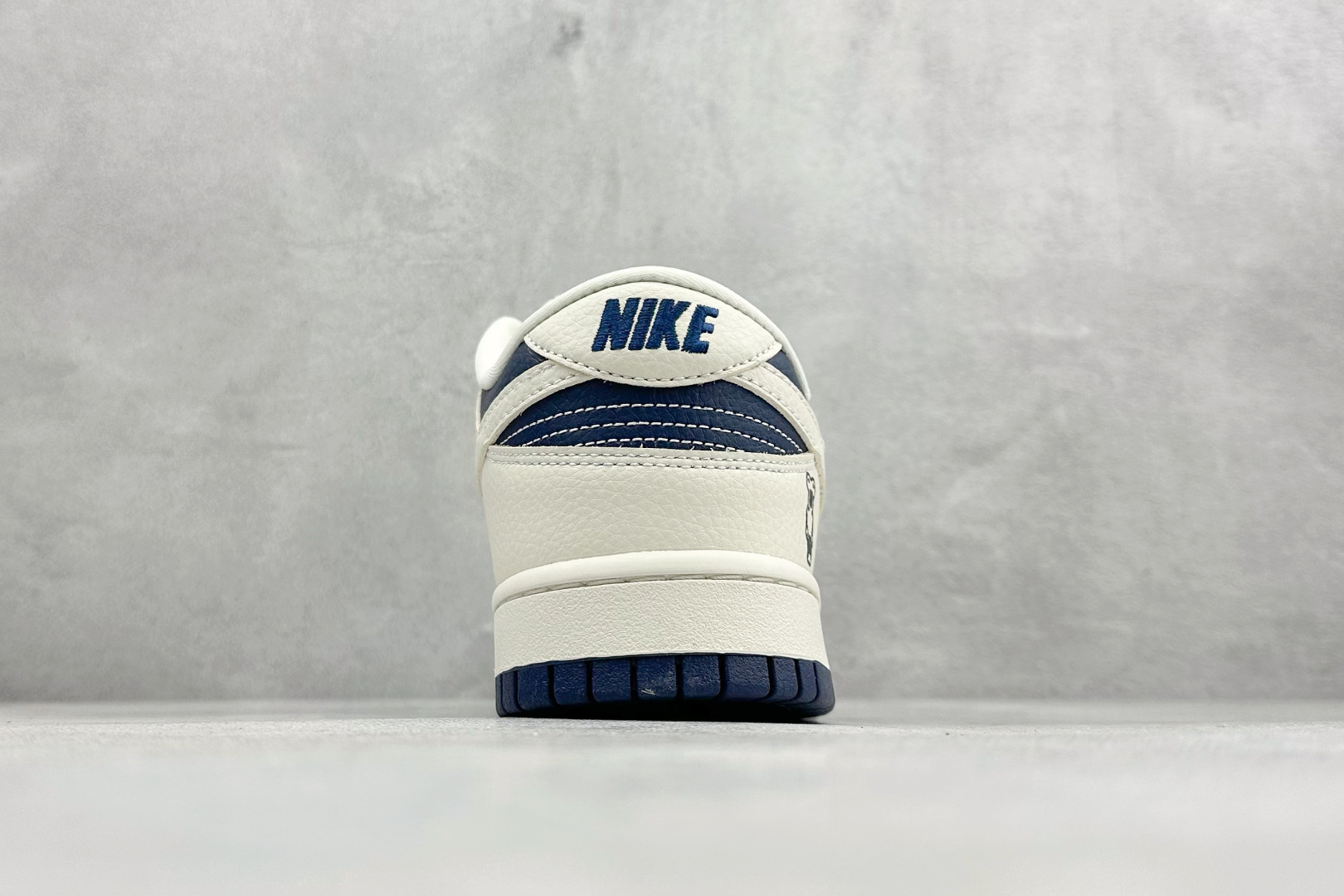 280 Nike SB Dunk Low“暴力熊联名限定------白藏蓝” #高端定制 低帮休闲板鞋 TX1688-012-Chinese UA Cheap High Quatity Brand Clothes Bags handbags Sneakers wholesale wholesaler seller from China Factory suppliers Fashion Clothing Shoes best Quality Beautiful Price 280 Nike SB Dunk Low“暴力熊联名限定------白藏蓝” #高端定制 低帮休闲板鞋 TX1688-012
