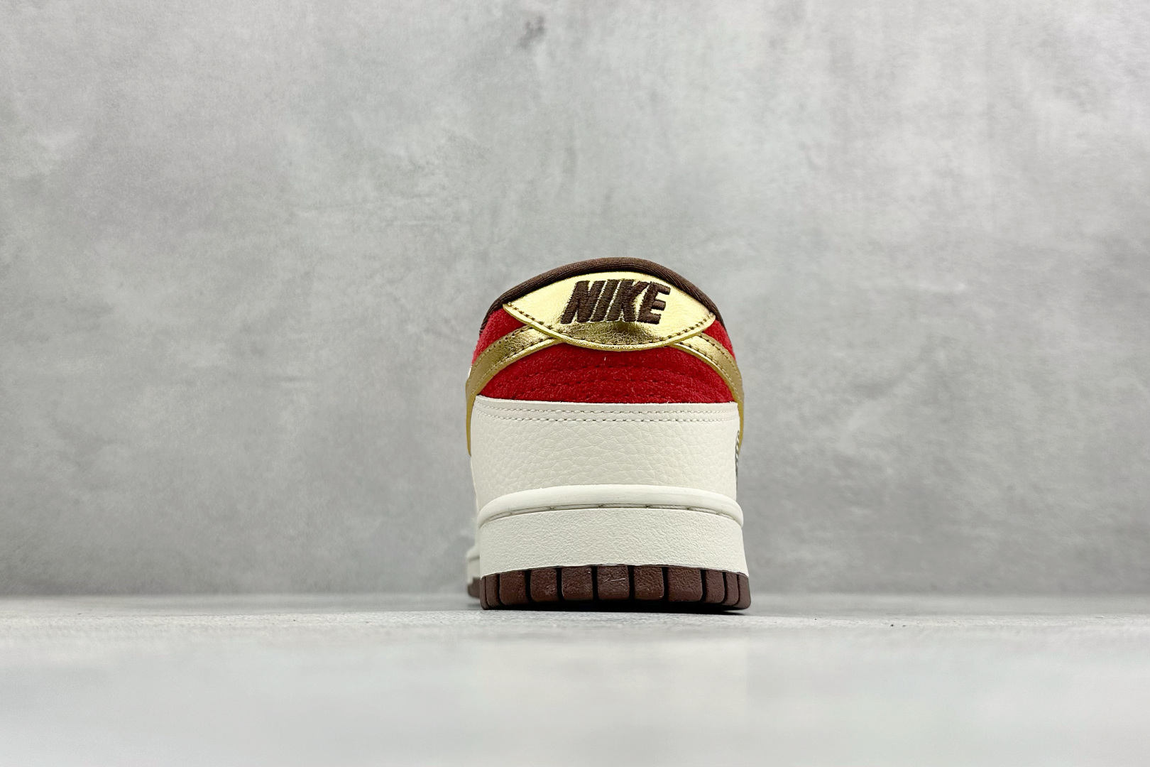 260 Nike SB Dunk Low 马年限定 红白金撞色 高端定制 低帮休闲板鞋 DN3168-025-Chinese UA Cheap High Quatity Brand Clothes Bags handbags Sneakers wholesale wholesaler seller from China Factory suppliers Fashion Clothing Shoes best Quality Beautiful Price 260 Nike SB Dunk Low 马年限定 红白金撞色 高端定制 低帮休闲板鞋 DN3168-025