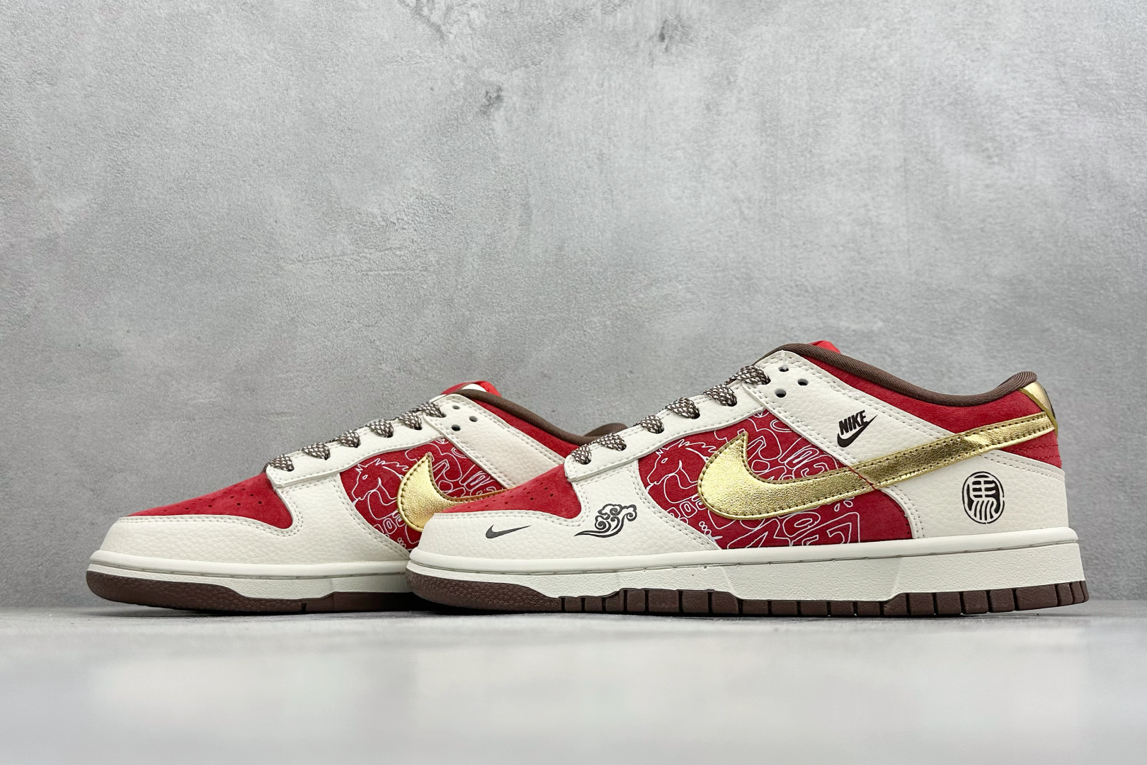 260 Nike SB Dunk Low 马年限定 红白金撞色 高端定制 低帮休闲板鞋 DN3168-025-Chinese UA Cheap High Quatity Brand Clothes Bags handbags Sneakers wholesale wholesaler seller from China Factory suppliers Fashion Clothing Shoes best Quality Beautiful Price 260 Nike SB Dunk Low 马年限定 红白金撞色 高端定制 低帮休闲板鞋 DN3168-025