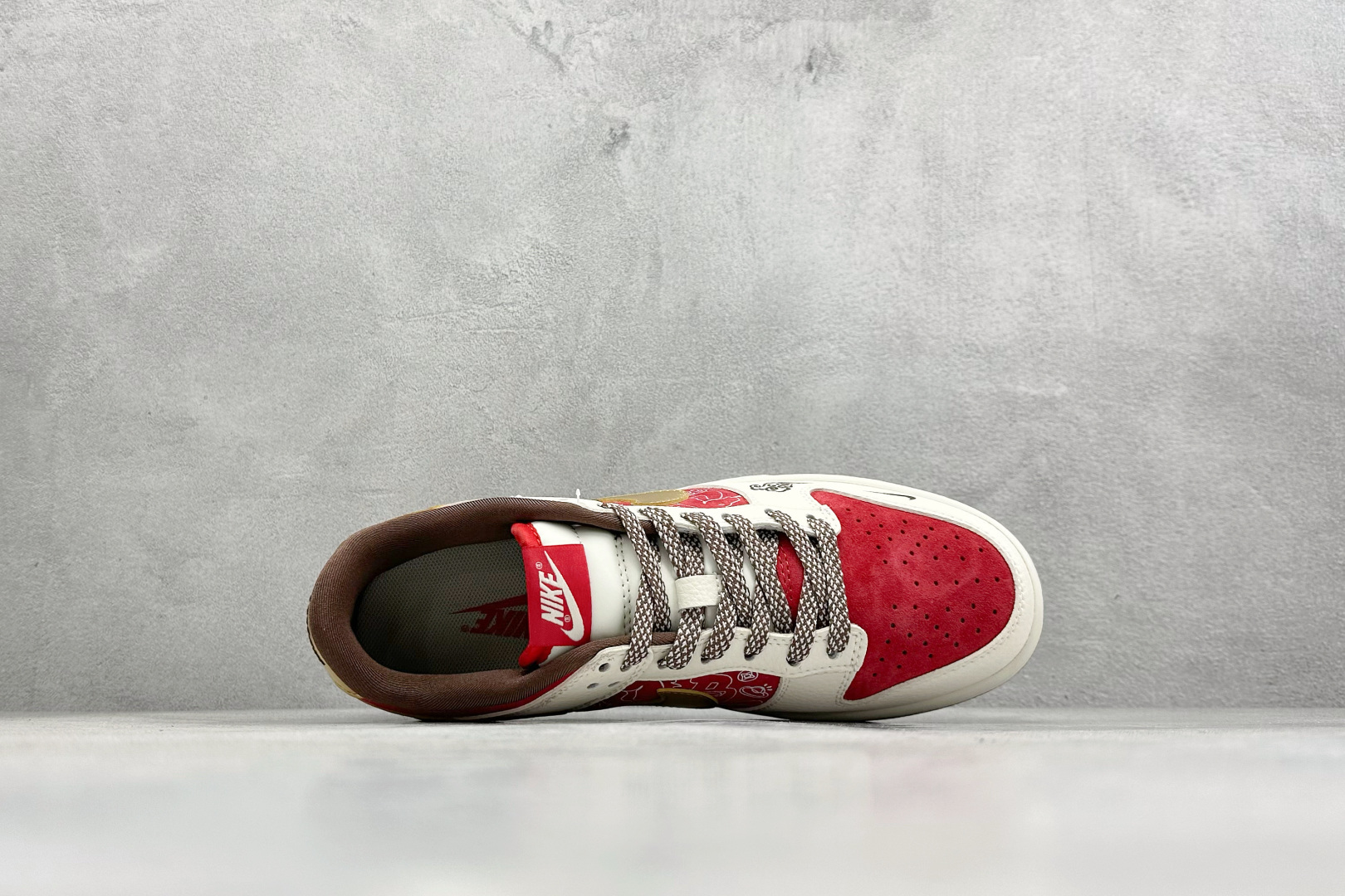 260 Nike SB Dunk Low 马年限定 红白金撞色 高端定制 低帮休闲板鞋 DN3168-025-Chinese UA Cheap High Quatity Brand Clothes Bags handbags Sneakers wholesale wholesaler seller from China Factory suppliers Fashion Clothing Shoes best Quality Beautiful Price 260 Nike SB Dunk Low 马年限定 红白金撞色 高端定制 低帮休闲板鞋 DN3168-025