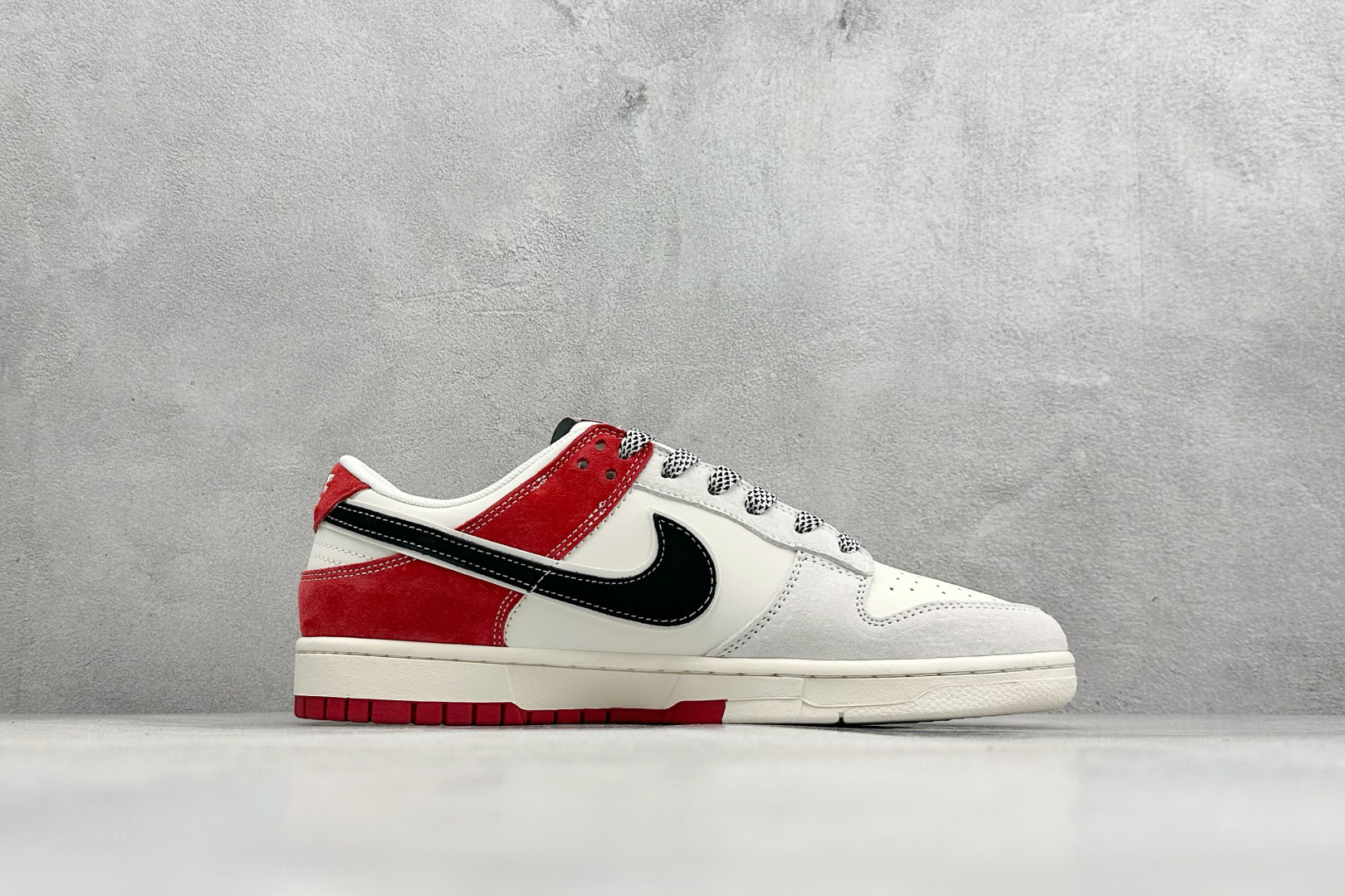 Nike Dunk Low 2026 丙午马年限定款 鞋身融入中式青花瓷风格的马形图案 YX5066-410