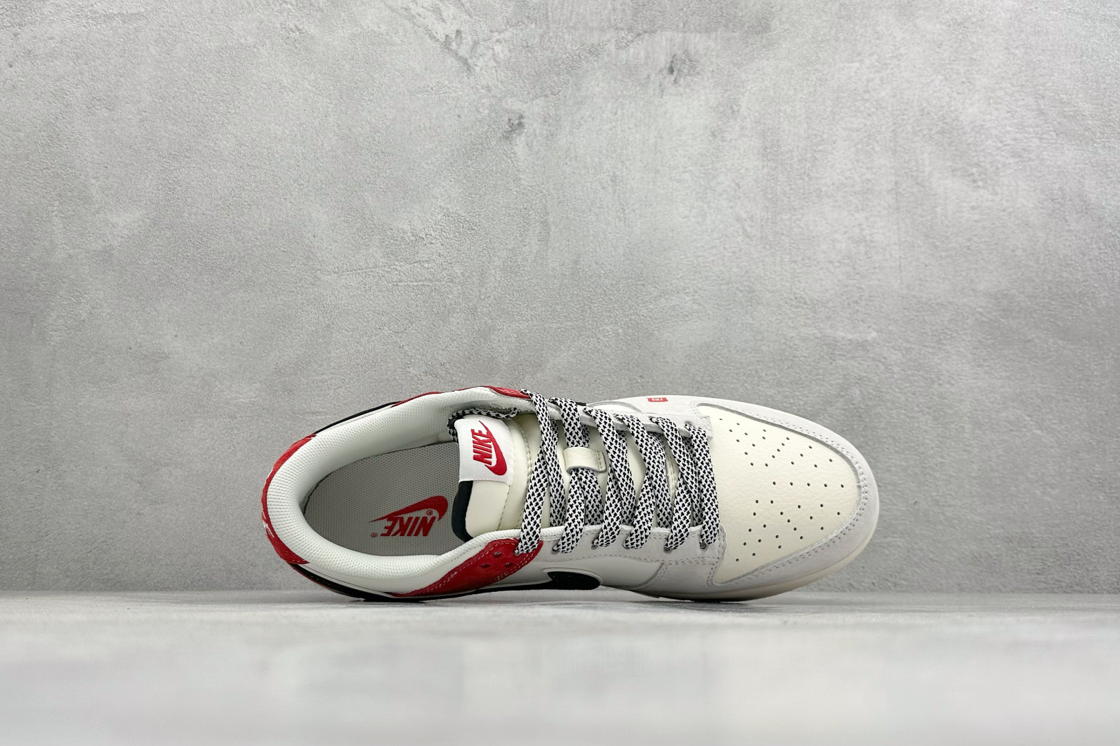 Nike Dunk Low 2026 丙午马年限定款 鞋身融入中式青花瓷风格的马形图案 YX5066-410