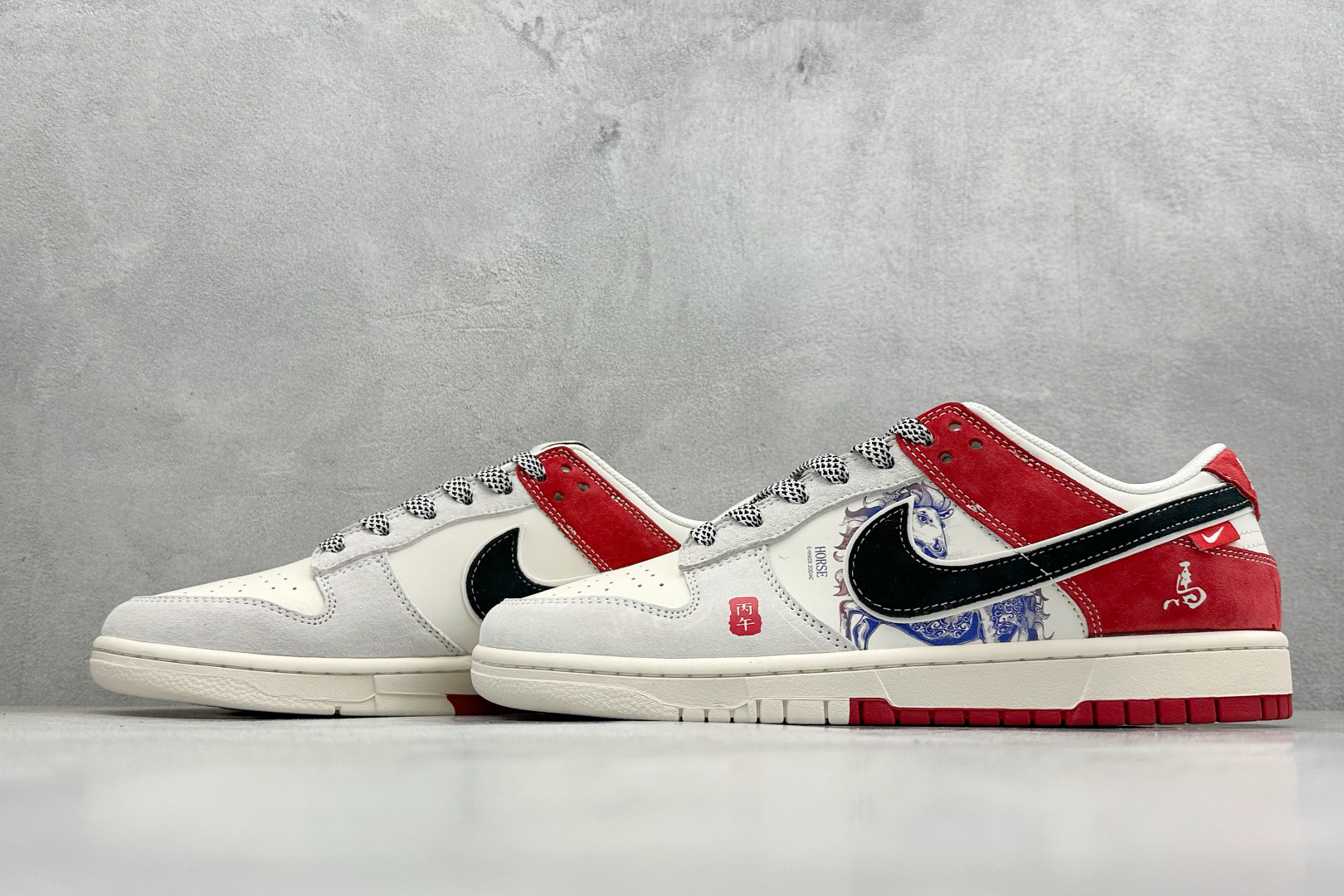 Nike Dunk Low 2026 丙午马年限定款 鞋身融入中式青花瓷风格的马形图案 YX5066-410