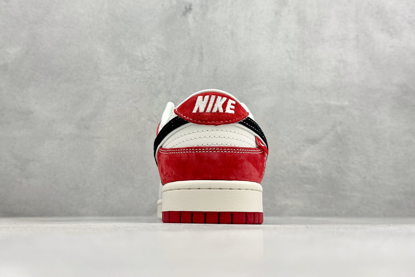 Nike Dunk Low 2026 丙午马年限定款 鞋身融入中式青花瓷风格的马形图案 YX5066-410