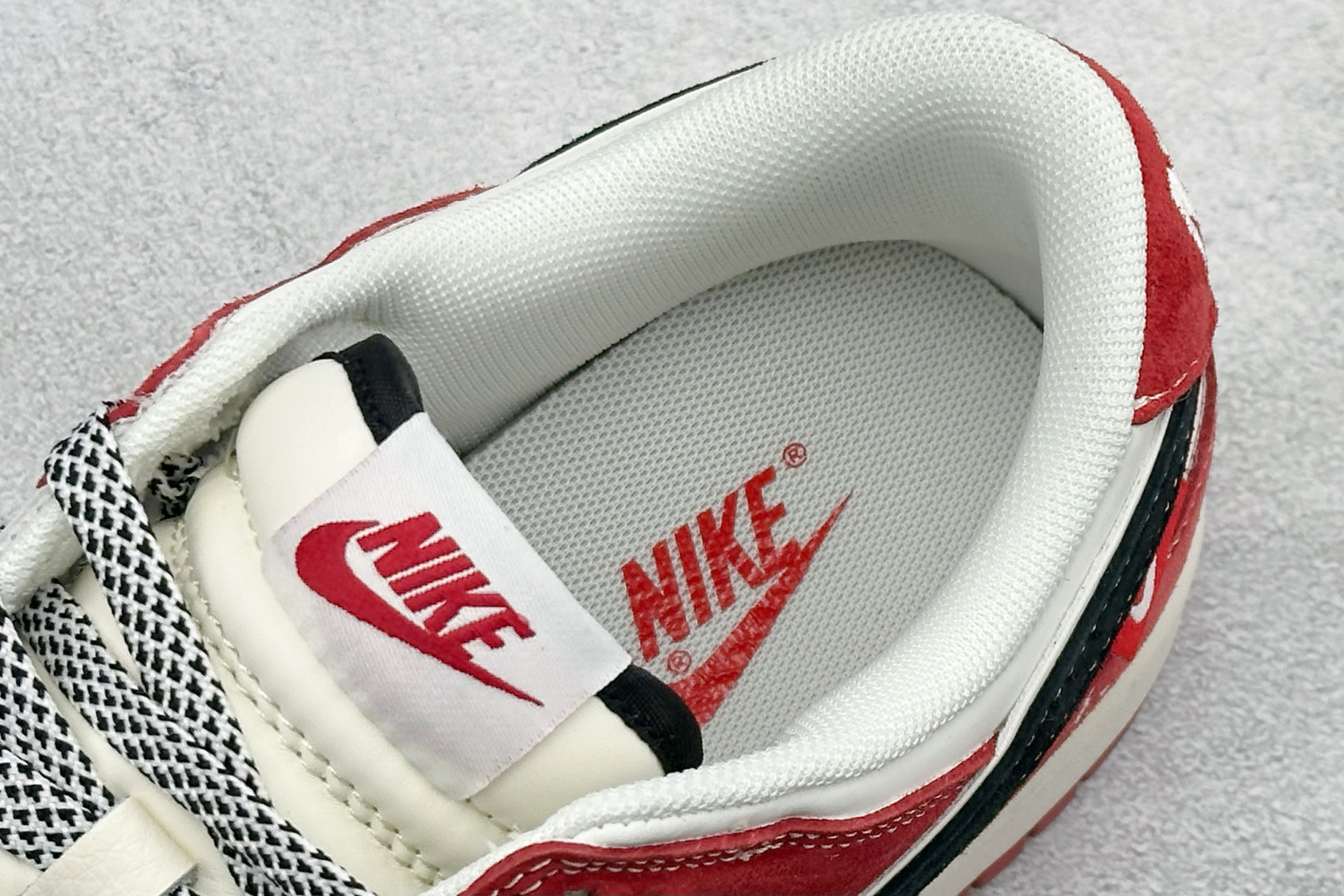 Nike Dunk Low 2026 丙午马年限定款 鞋身融入中式青花瓷风格的马形图案 YX5066-410