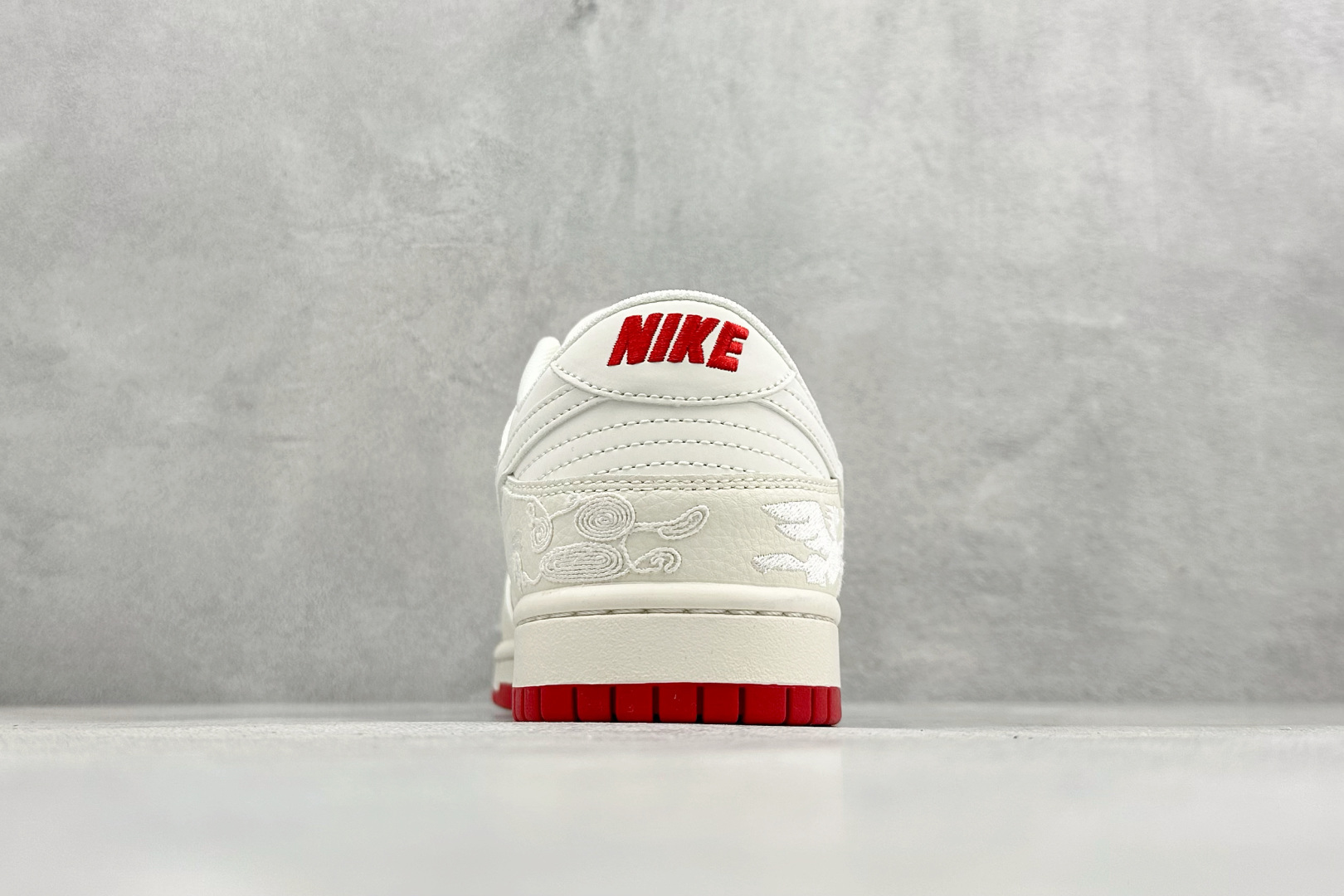 260 Nike Dunk Low 2026 丙午马年限定款 鞋身融入中式祥云暗纹刺绣XT6998-157-Chinese UA Cheap High Quatity Brand Clothes Bags handbags Sneakers wholesale wholesaler seller from China Factory suppliers Fashion Clothing Shoes best Quality Beautiful Price 260 Nike Dunk Low 2026 丙午马年限定款 鞋身融入中式祥云暗纹刺绣XT6998-157