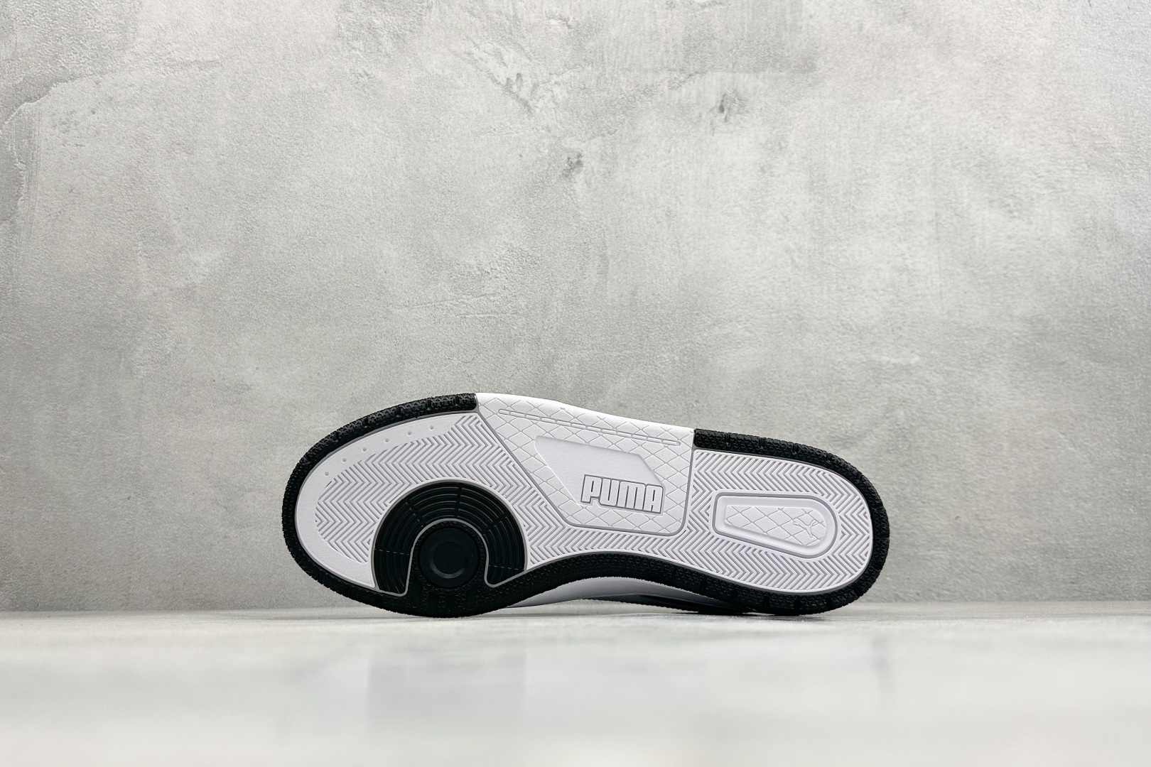 150 PUMA彪马 CA Match Court 休闲经典简约复古低帮板鞋 308621-01-Chinese UA Cheap High Quatity Brand Clothes Bags handbags Sneakers wholesale wholesaler seller from China Factory suppliers Fashion Clothing Shoes best Quality Beautiful Price 150 PUMA彪马 CA Match Court 休闲经典简约复古低帮板鞋 308621-01