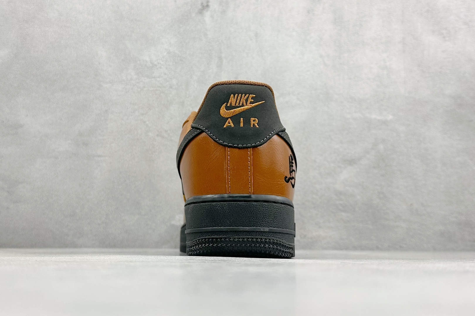 260 SC版Nike Air Force 1'07 Low 马年限定 焦糖炭黑 空军一号低帮休闲板鞋 XY9025-009-Chinese UA Cheap High Quatity Brand Clothes Bags handbags Sneakers wholesale wholesaler seller from China Factory suppliers Fashion Clothing Shoes best Quality Beautiful Price 260 SC版Nike Air Force 1'07 Low 马年限定 焦糖炭黑 空军一号低帮休闲板鞋 XY9025-009