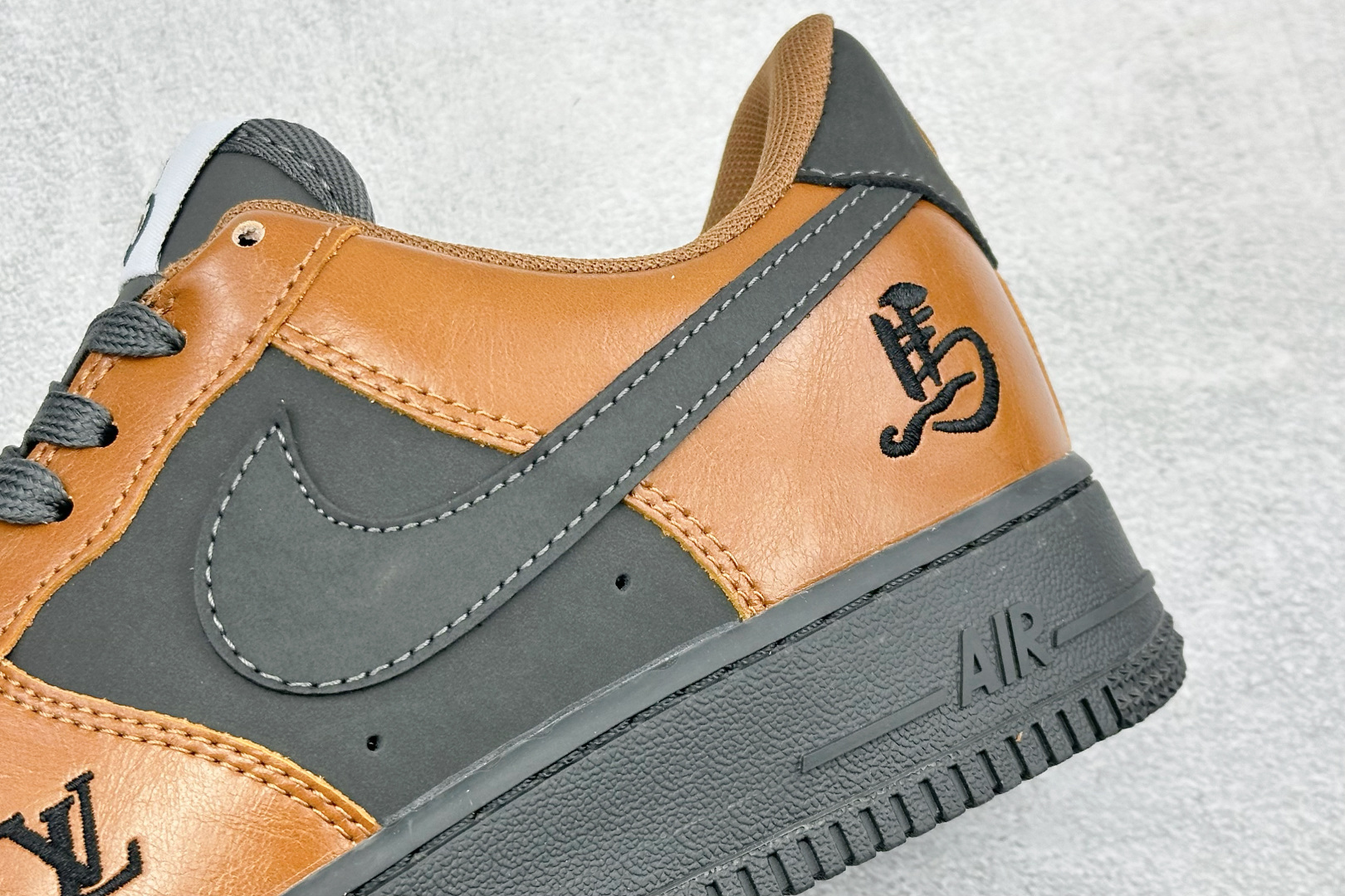 260 SC版Nike Air Force 1'07 Low 马年限定 焦糖炭黑 空军一号低帮休闲板鞋 XY9025-009-Chinese UA Cheap High Quatity Brand Clothes Bags handbags Sneakers wholesale wholesaler seller from China Factory suppliers Fashion Clothing Shoes best Quality Beautiful Price 260 SC版Nike Air Force 1'07 Low 马年限定 焦糖炭黑 空军一号低帮休闲板鞋 XY9025-009