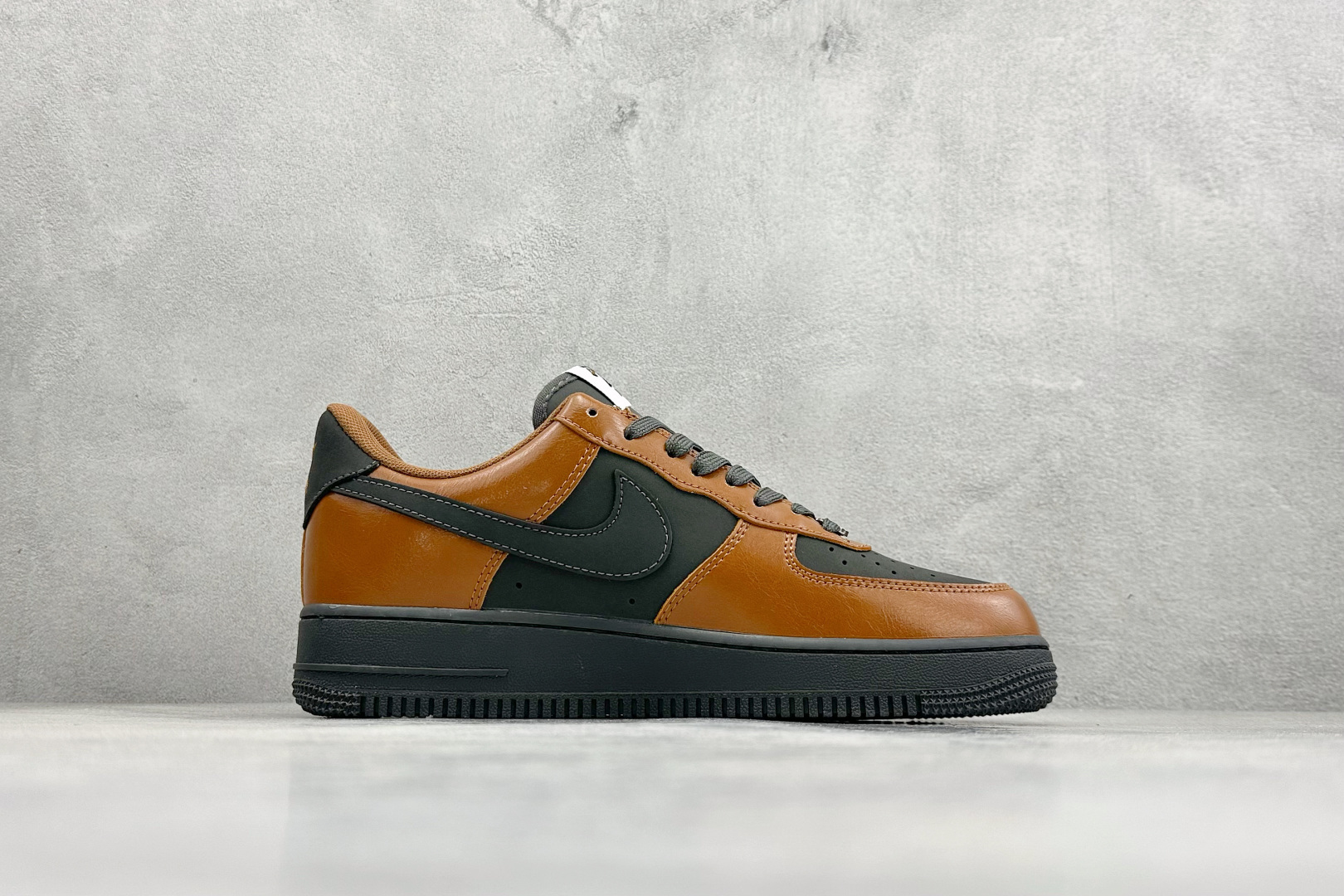 260 SC版Nike Air Force 1'07 Low 马年限定 焦糖炭黑 空军一号低帮休闲板鞋 XY9025-009-Chinese UA Cheap High Quatity Brand Clothes Bags handbags Sneakers wholesale wholesaler seller from China Factory suppliers Fashion Clothing Shoes best Quality Beautiful Price 260 SC版Nike Air Force 1'07 Low 马年限定 焦糖炭黑 空军一号低帮休闲板鞋 XY9025-009