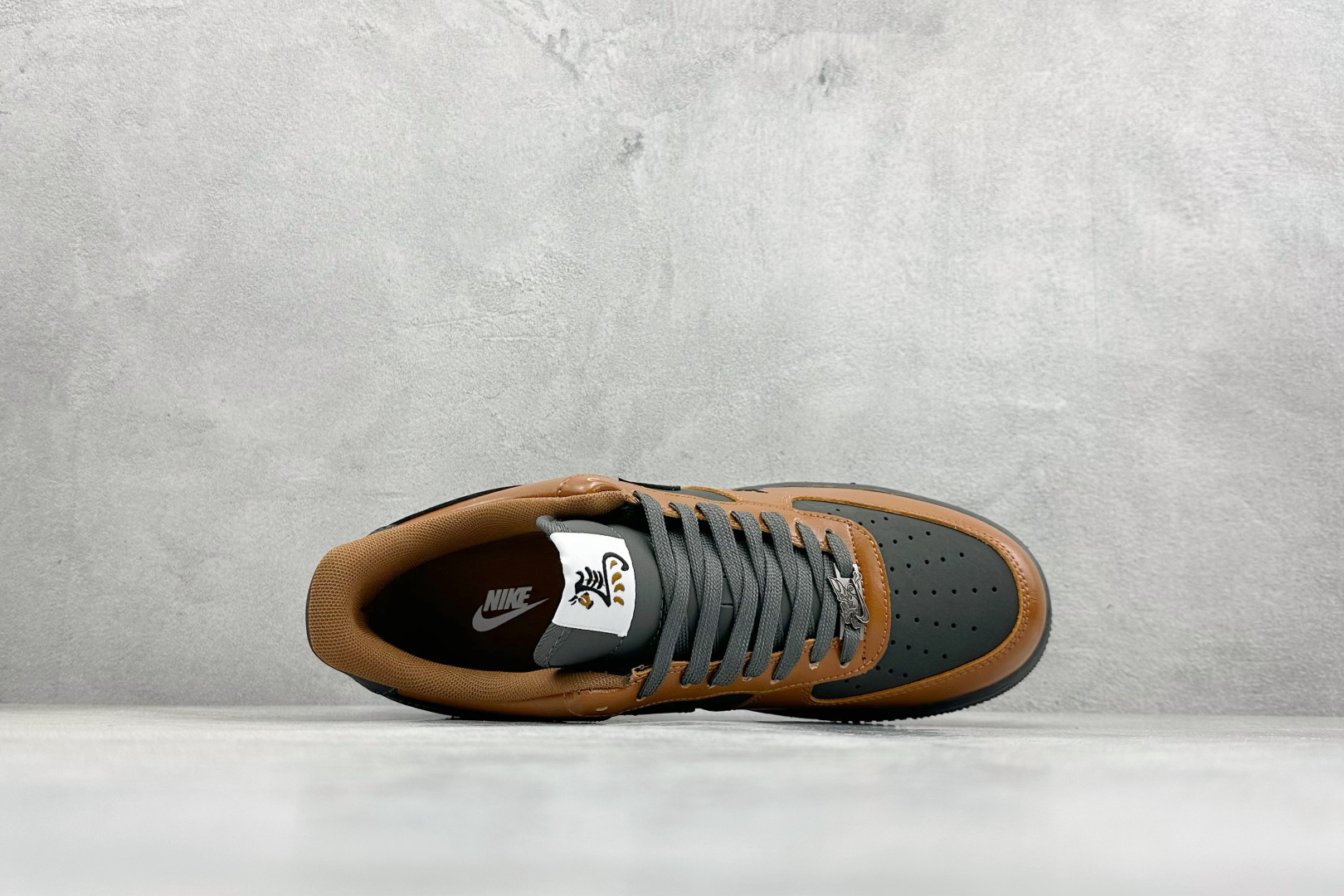 260 SC版Nike Air Force 1'07 Low 马年限定 焦糖炭黑 空军一号低帮休闲板鞋 XY9025-009-Chinese UA Cheap High Quatity Brand Clothes Bags handbags Sneakers wholesale wholesaler seller from China Factory suppliers Fashion Clothing Shoes best Quality Beautiful Price 260 SC版Nike Air Force 1'07 Low 马年限定 焦糖炭黑 空军一号低帮休闲板鞋 XY9025-009