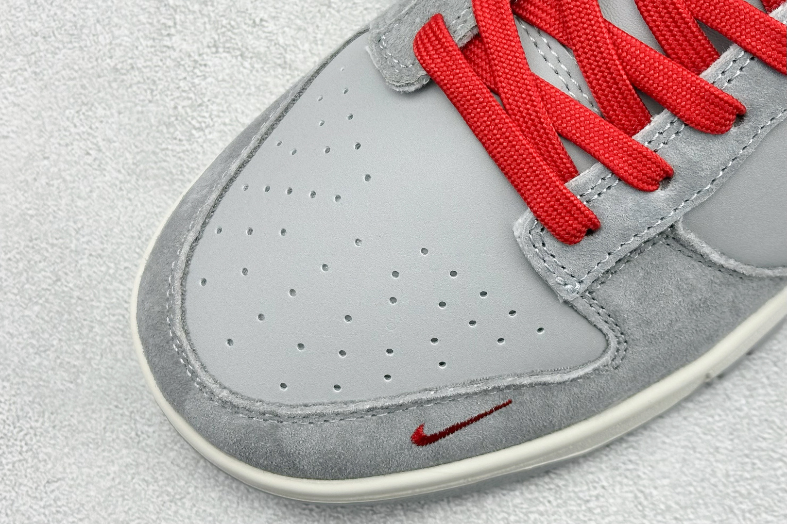 280 SC版Nike SB Dunk Low 马年限定 鸿运灰金 高端定制 低帮休闲板鞋 NH0601-485-Chinese UA Cheap High Quatity Brand Clothes Bags handbags Sneakers wholesale wholesaler seller from China Factory suppliers Fashion Clothing Shoes best Quality Beautiful Price 280 SC版Nike SB Dunk Low 马年限定 鸿运灰金 高端定制 低帮休闲板鞋 NH0601-485