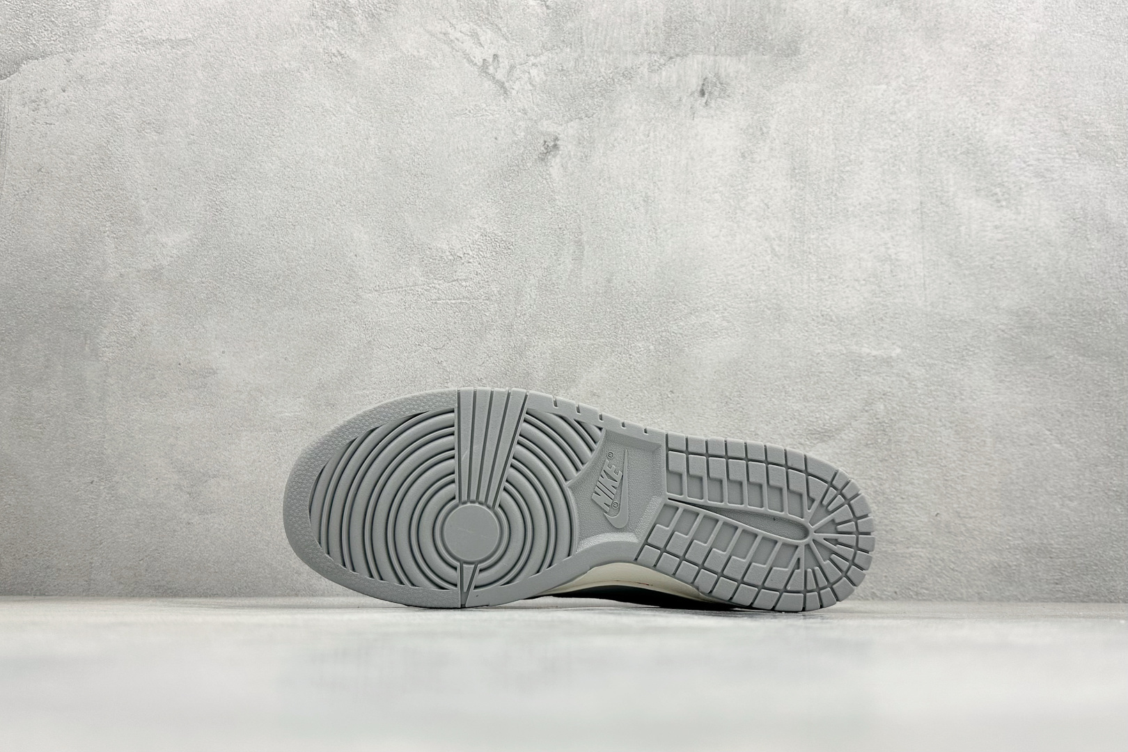 280 SC版Nike SB Dunk Low 马年限定 鸿运灰金 高端定制 低帮休闲板鞋 NH0601-485-Chinese UA Cheap High Quatity Brand Clothes Bags handbags Sneakers wholesale wholesaler seller from China Factory suppliers Fashion Clothing Shoes best Quality Beautiful Price 280 SC版Nike SB Dunk Low 马年限定 鸿运灰金 高端定制 低帮休闲板鞋 NH0601-485