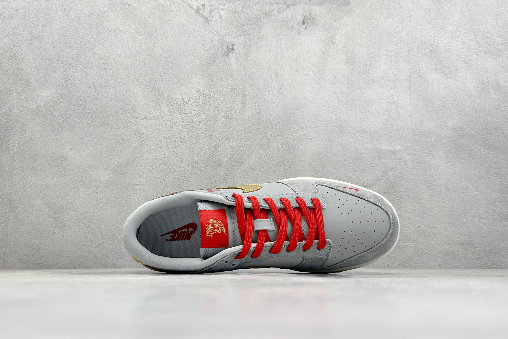 280 SC版Nike SB Dunk Low 马年限定 鸿运灰金 高端定制 低帮休闲板鞋 NH0601-485-Chinese UA Cheap High Quatity Brand Clothes Bags handbags Sneakers wholesale wholesaler seller from China Factory suppliers Fashion Clothing Shoes best Quality Beautiful Price 280 SC版Nike SB Dunk Low 马年限定 鸿运灰金 高端定制 低帮休闲板鞋 NH0601-485