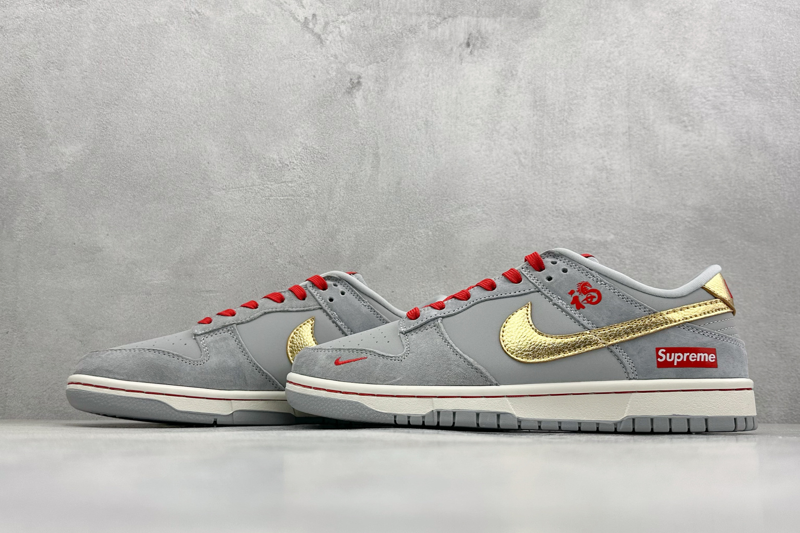 280 SC版Nike SB Dunk Low 马年限定 鸿运灰金 高端定制 低帮休闲板鞋 NH0601-485-Chinese UA Cheap High Quatity Brand Clothes Bags handbags Sneakers wholesale wholesaler seller from China Factory suppliers Fashion Clothing Shoes best Quality Beautiful Price 280 SC版Nike SB Dunk Low 马年限定 鸿运灰金 高端定制 低帮休闲板鞋 NH0601-485