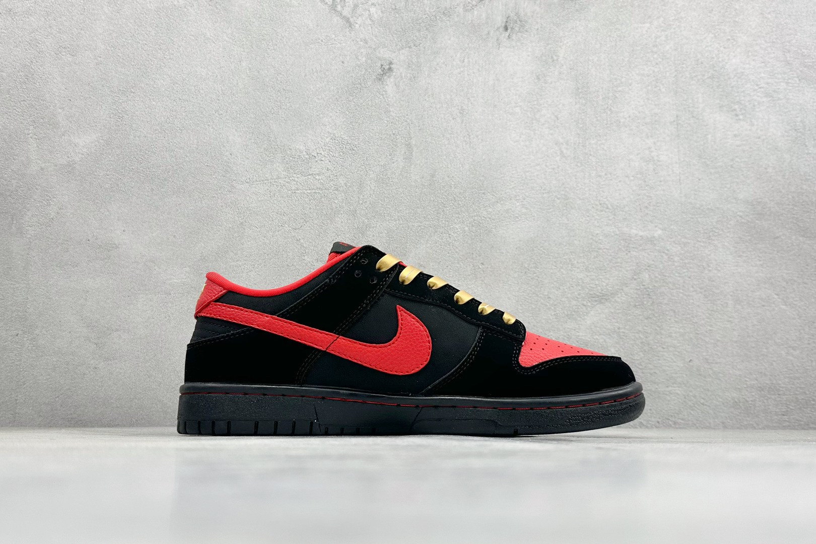 SC版Nike SB Dunk Low 黑红撞色 高端定制 低帮休闲板鞋 NH0601-488