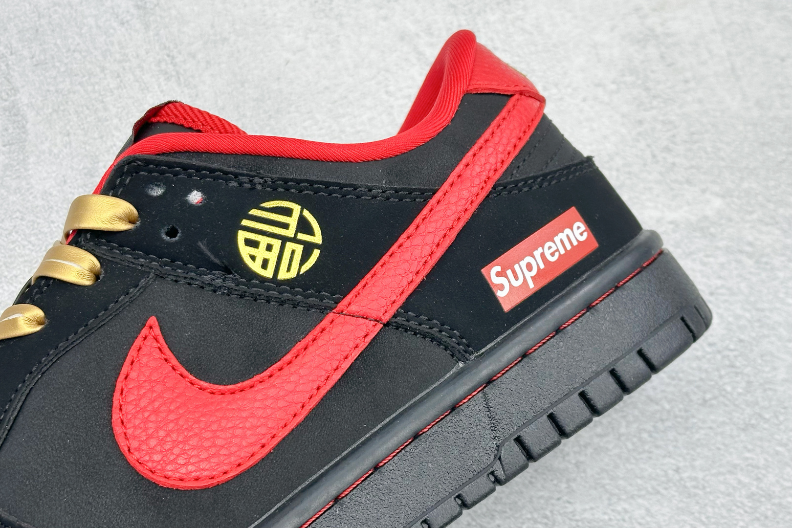 SC版Nike SB Dunk Low 黑红撞色 高端定制 低帮休闲板鞋 NH0601-488