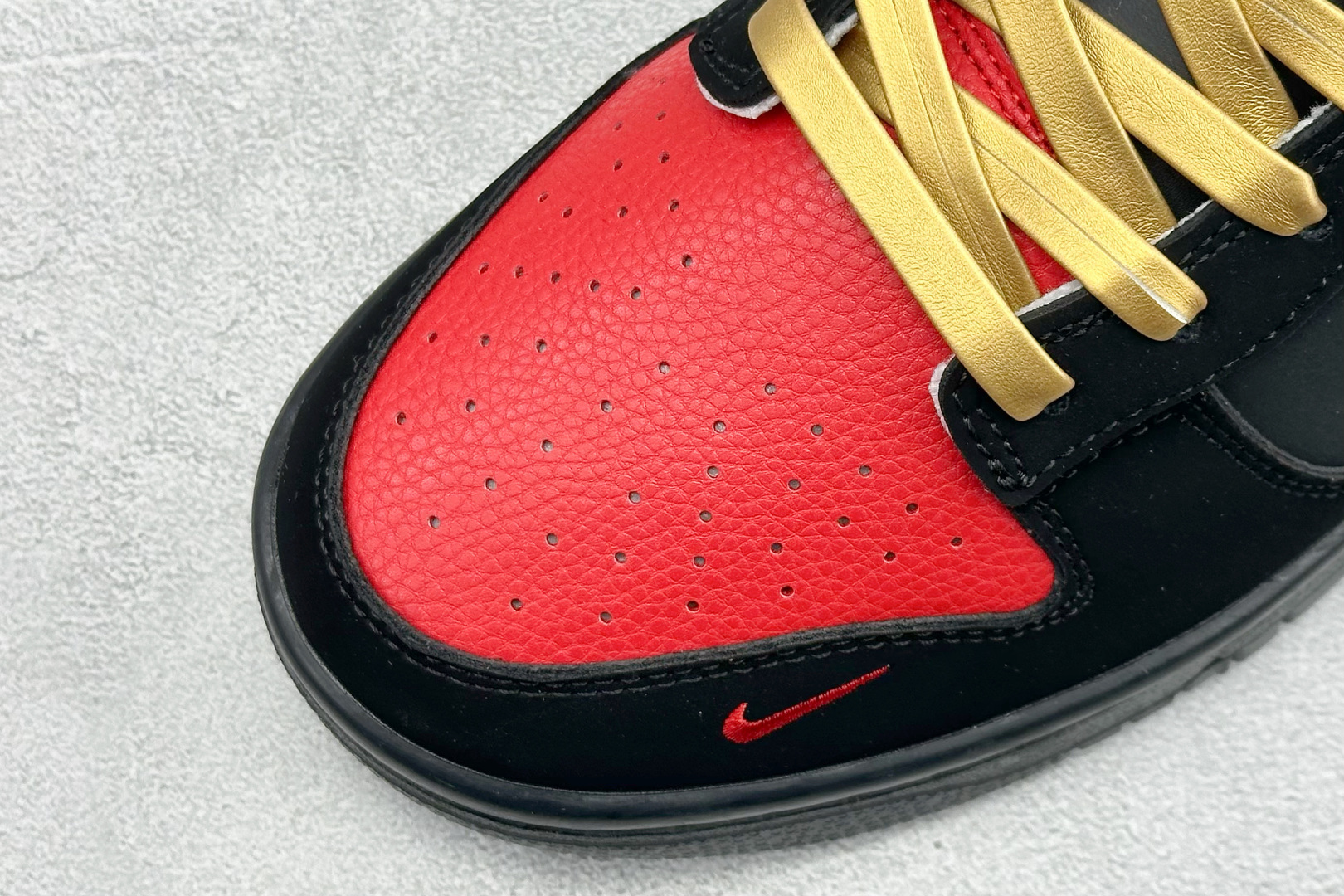 SC版Nike SB Dunk Low 黑红撞色 高端定制 低帮休闲板鞋 NH0601-488