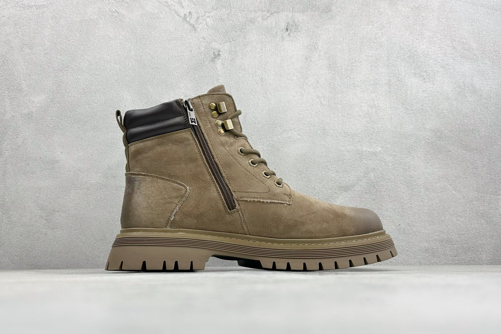 UGG Tasman Weather Hybrid 塔斯曼混合系列中帮轻量休闲马丁靴“ U5618M