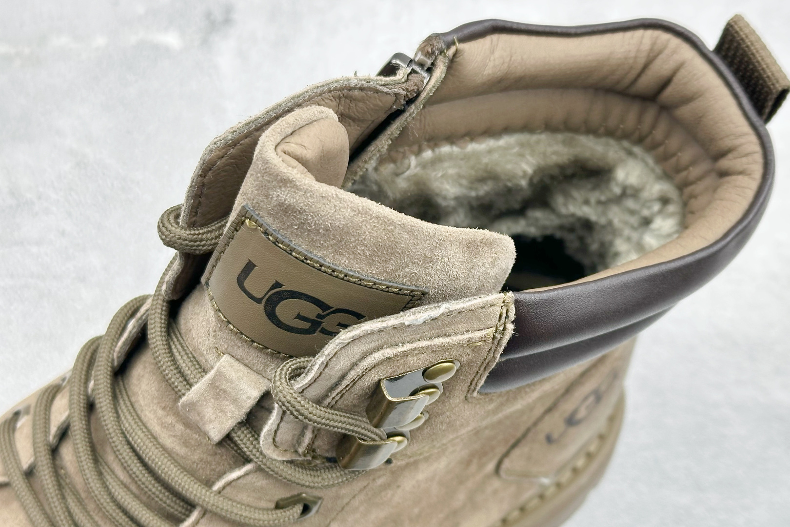 UGG Tasman Weather Hybrid 塔斯曼混合系列中帮轻量休闲马丁靴“ U5618M