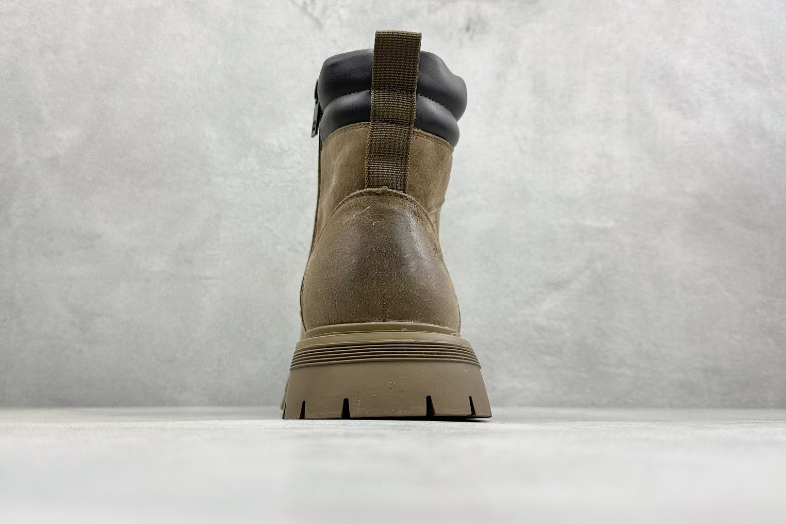 UGG Tasman Weather Hybrid 塔斯曼混合系列中帮轻量休闲马丁靴“ U5618M