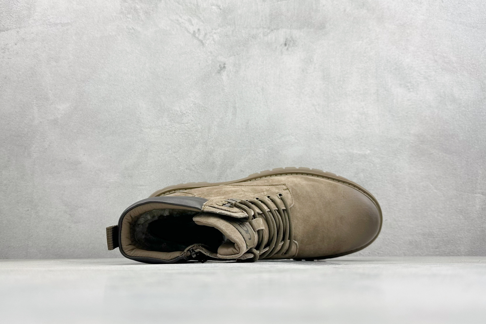 UGG Tasman Weather Hybrid 塔斯曼混合系列中帮轻量休闲马丁靴“ U5618M