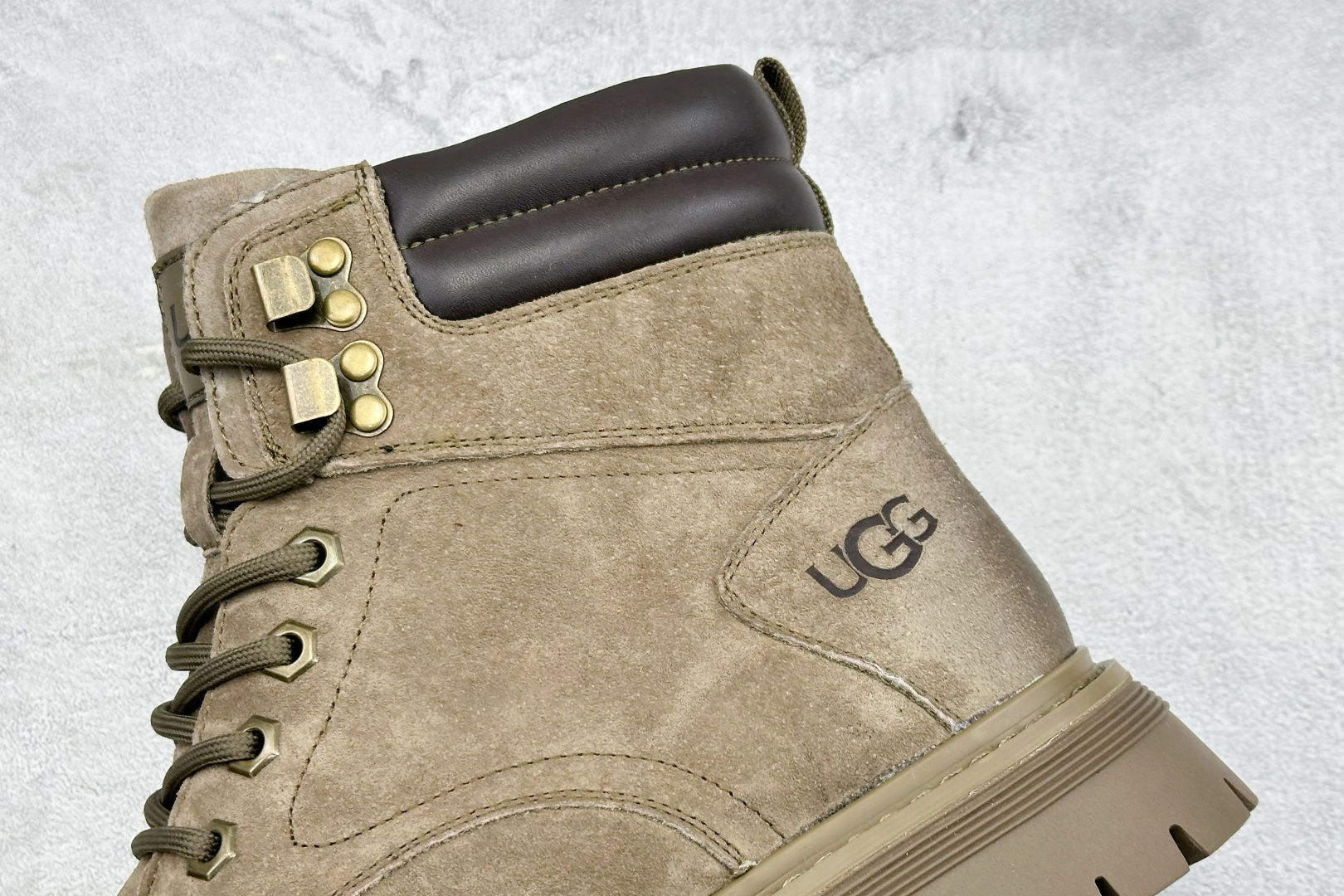 UGG Tasman Weather Hybrid 塔斯曼混合系列中帮轻量休闲马丁靴“ U5618M