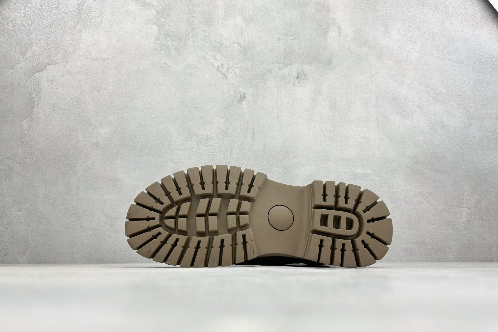 UGG Tasman Weather Hybrid 塔斯曼混合系列中帮轻量休闲马丁靴“ U5618M