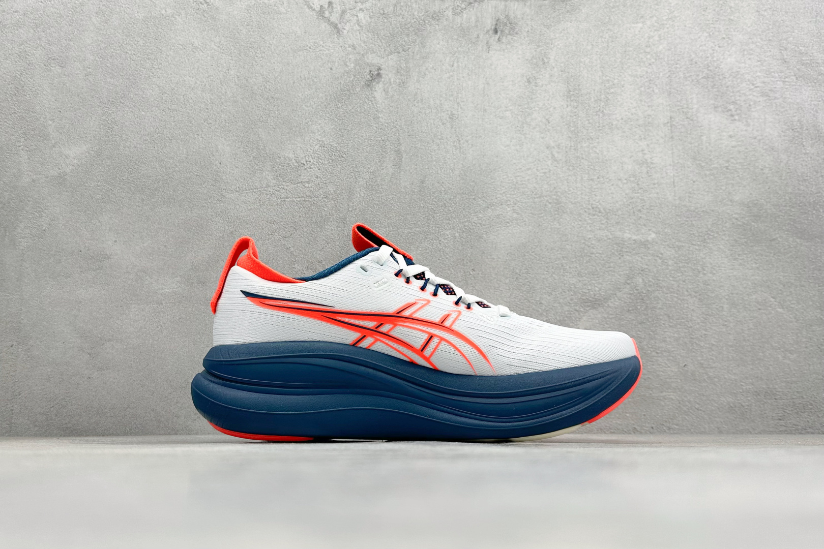 Asics Gel-Nimbus 28 亚瑟士复古透气休闲鞋缓震耐磨跑步鞋 1011C145-003
