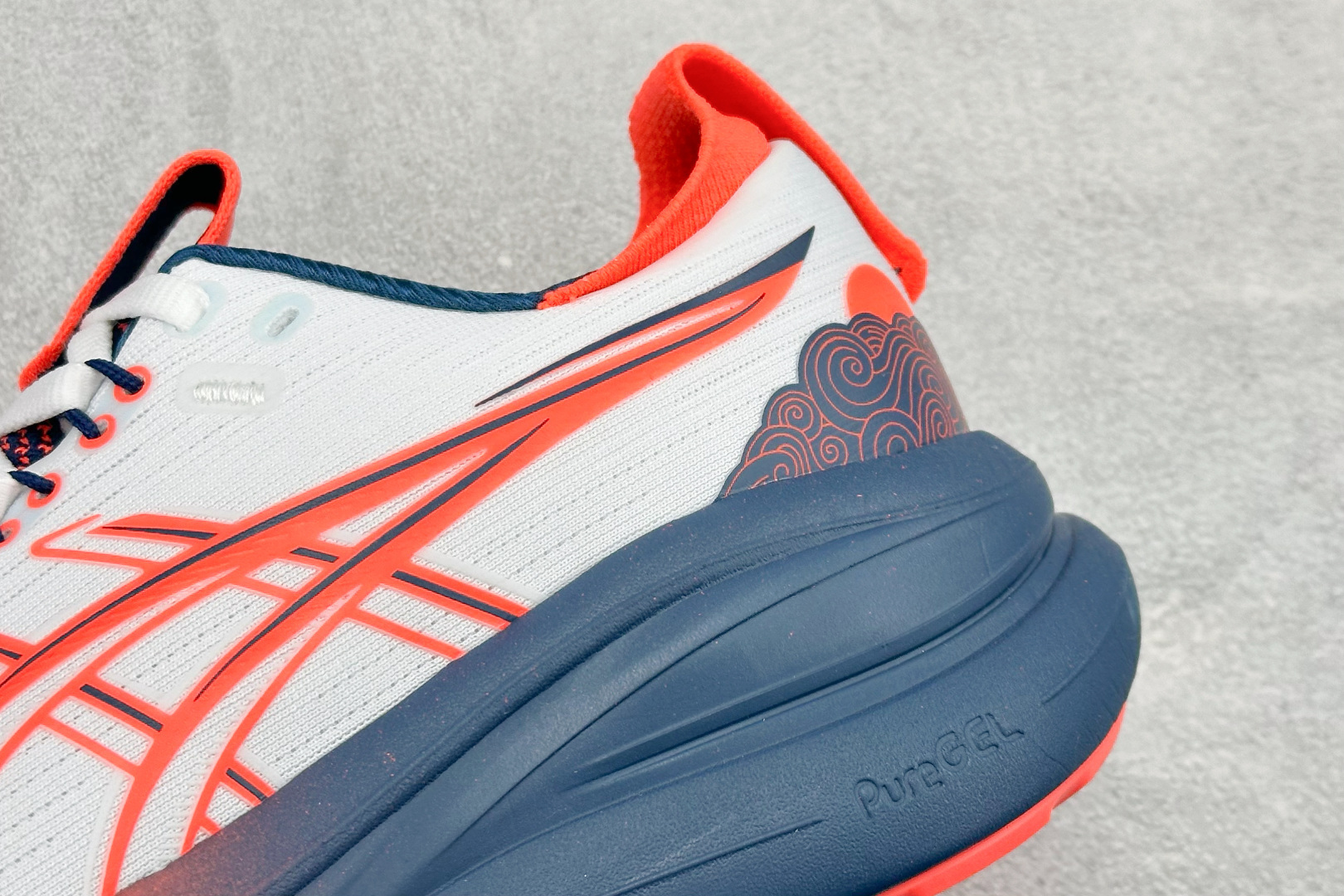 Asics Gel-Nimbus 28 亚瑟士复古透气休闲鞋缓震耐磨跑步鞋 1011C145-003