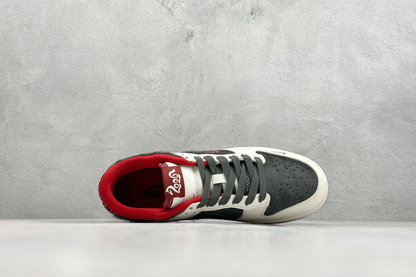 300 Nike SB Dunk Low“马年联名限定------白黑马毛”特殊定制材料 黑白拼接鞋 DS6608-021