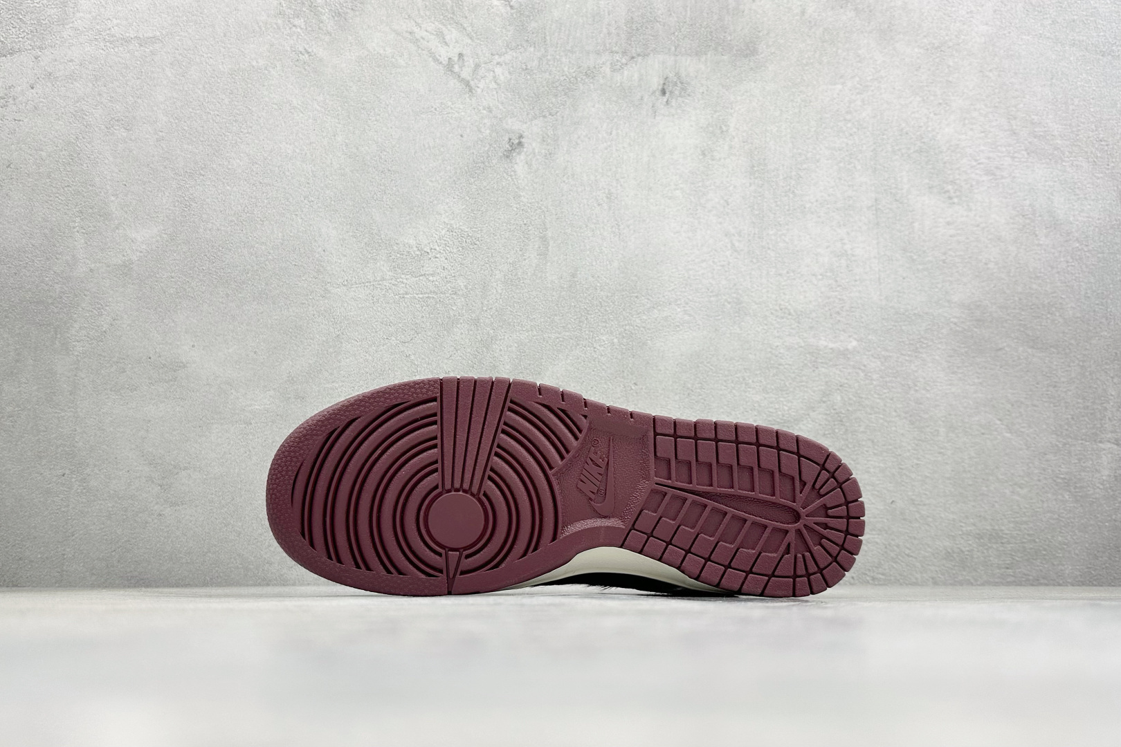 300 Nike SB Dunk Low“马年联名限定------白黑马毛”特殊定制材料 黑白拼接鞋 DS6608-021