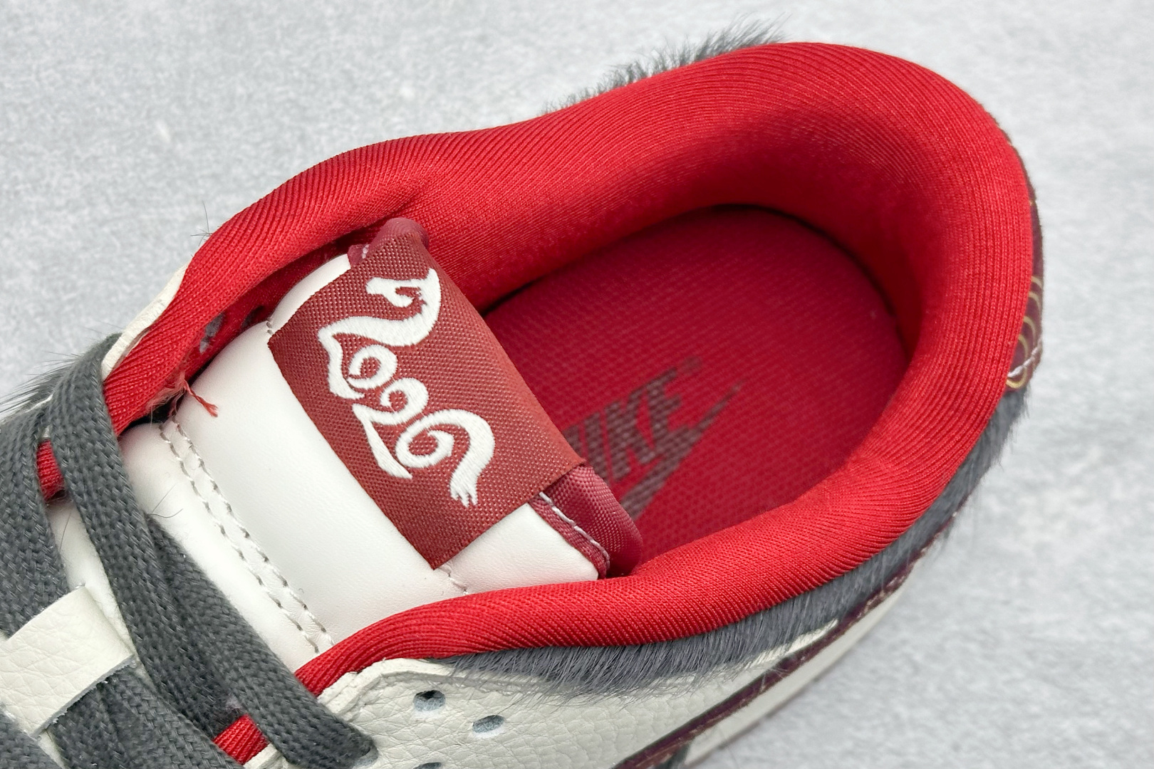 300 Nike SB Dunk Low“马年联名限定------白黑马毛”特殊定制材料 黑白拼接鞋 DS6608-021