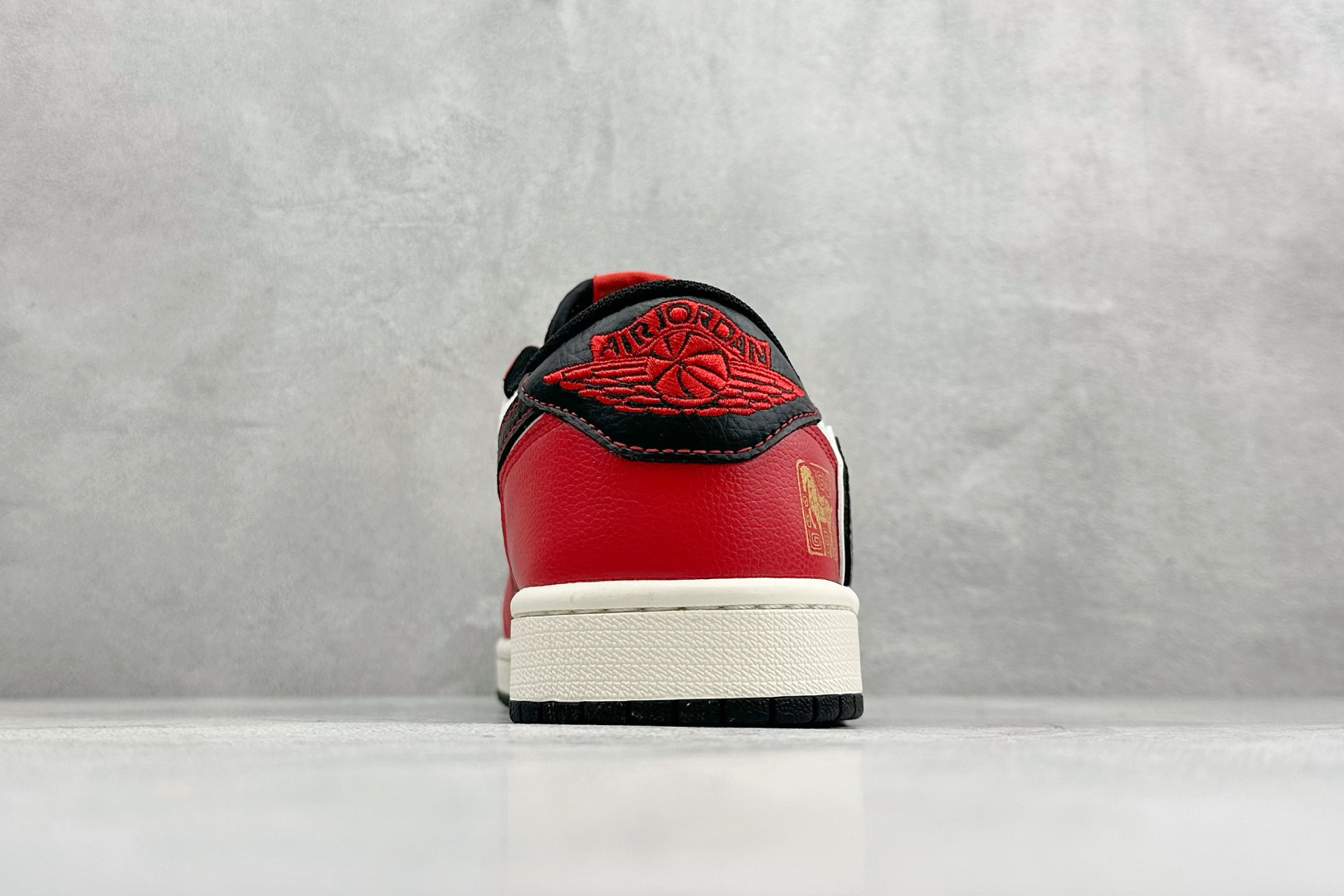 踏风而来，一马当先 | Air Jordan 1 Low 马年限定 当经典AJ1 Low遇上马年祥瑞 FC1688-249