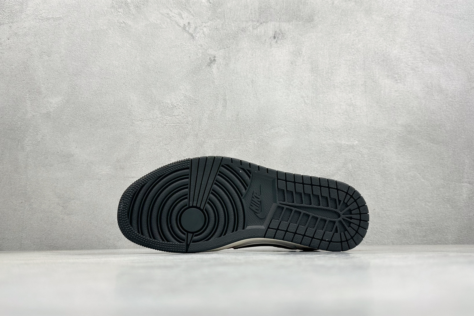 踏风而来，一马当先 | Air Jordan 1 Low 马年限定 当经典AJ1 Low遇上马年祥瑞 FC1688-249