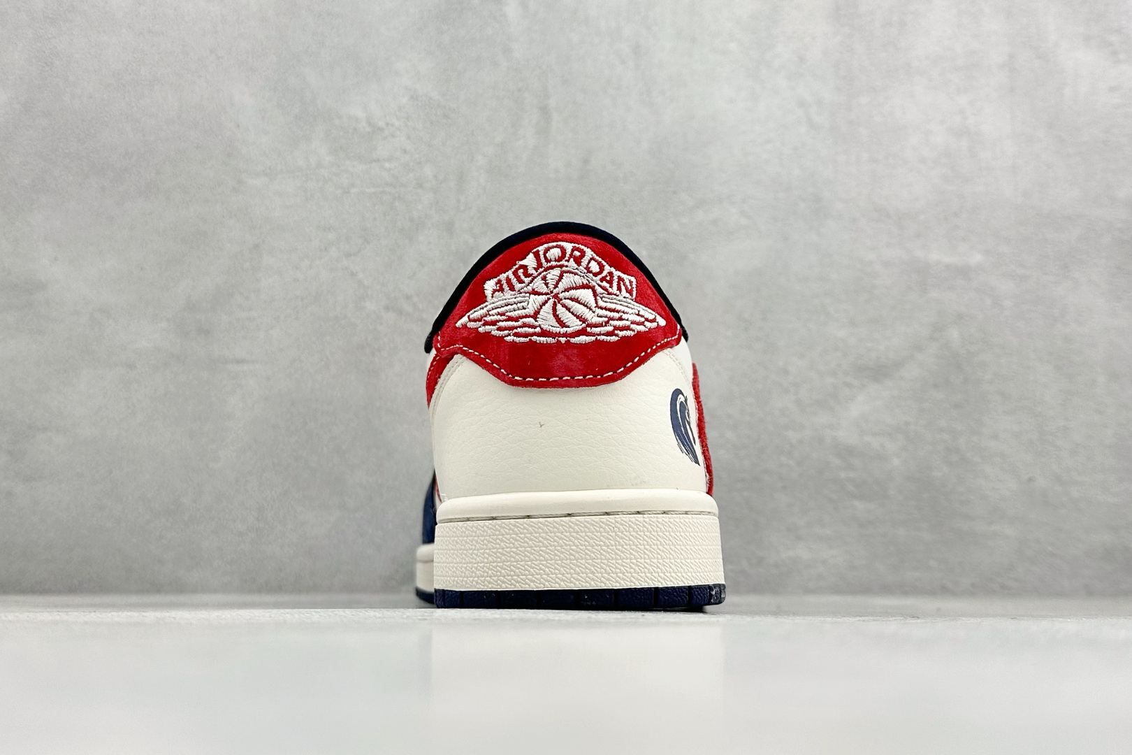 水墨骏马 AJ炸场 AIR JORDAN 1马年水墨限定款登场白红蓝撞色搭配水墨骏马印花 FC1688-251