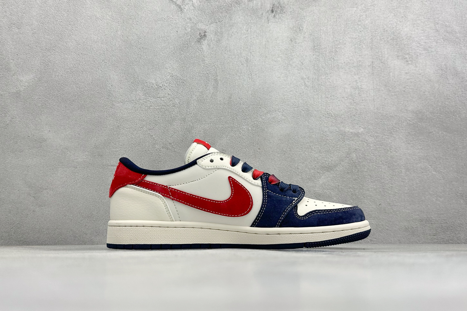 水墨骏马 AJ炸场 AIR JORDAN 1马年水墨限定款登场白红蓝撞色搭配水墨骏马印花 FC1688-251