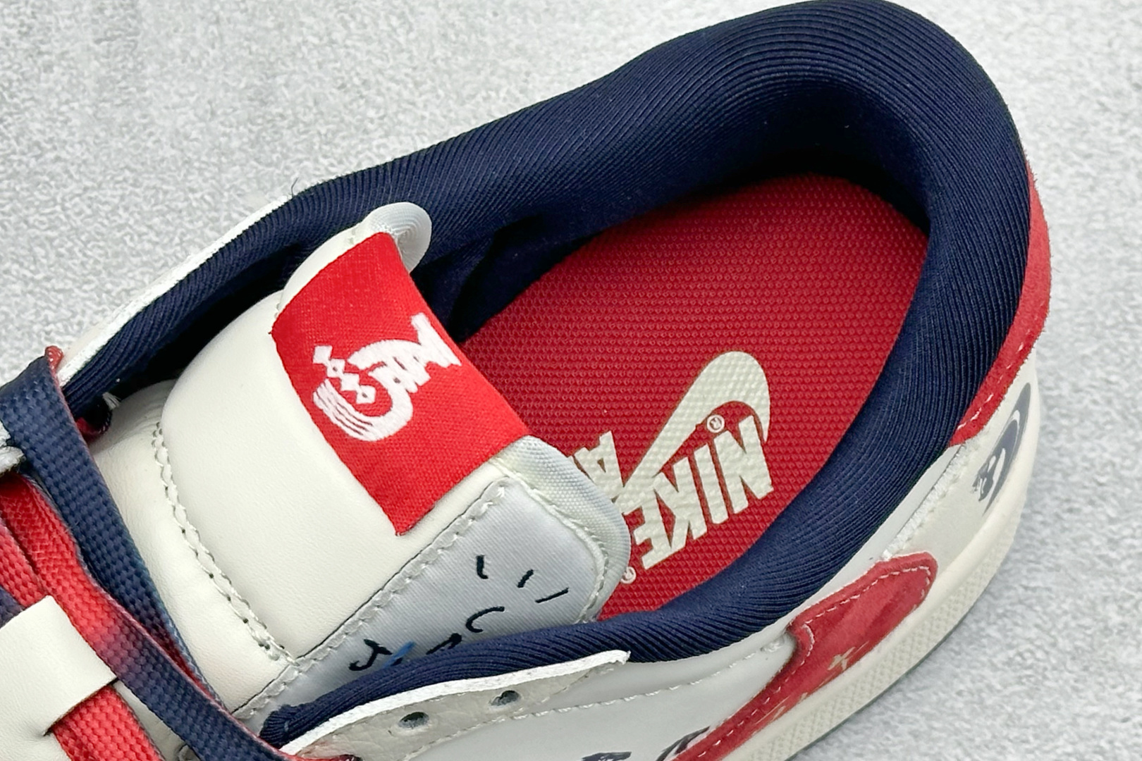 水墨骏马 AJ炸场 AIR JORDAN 1马年水墨限定款登场白红蓝撞色搭配水墨骏马印花 FC1688-251