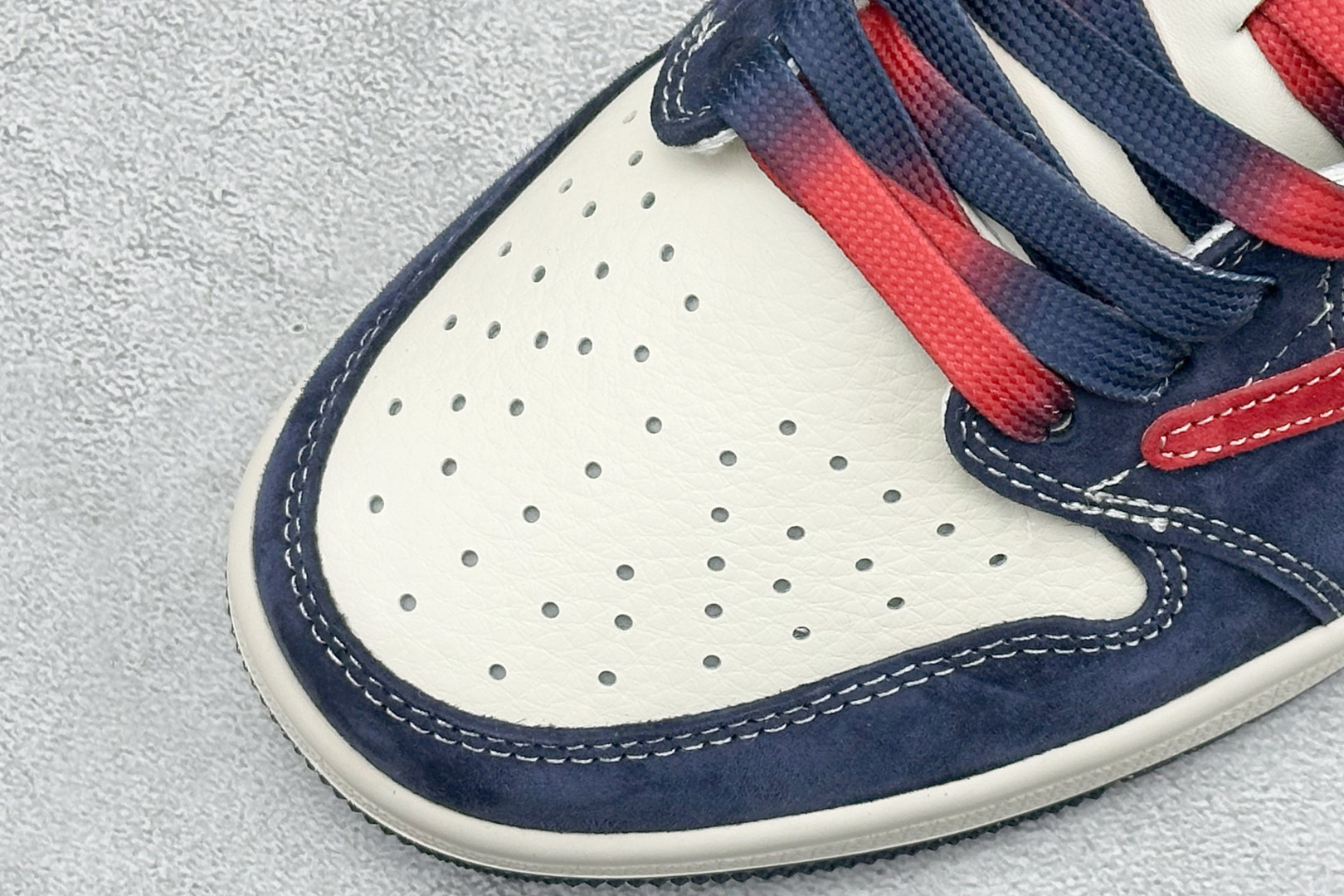 水墨骏马 AJ炸场 AIR JORDAN 1马年水墨限定款登场白红蓝撞色搭配水墨骏马印花 FC1688-251